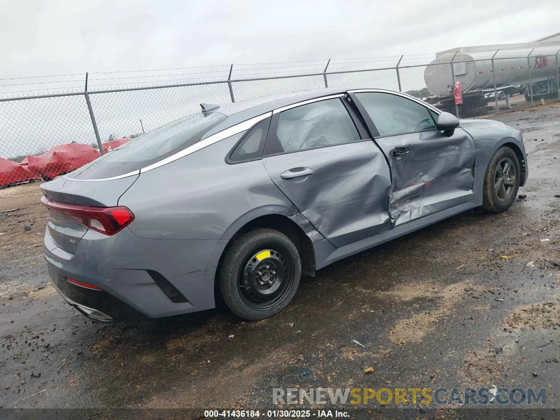 4 Photograph of a damaged car 5XXG14J26MG016596 KIA K5 2021