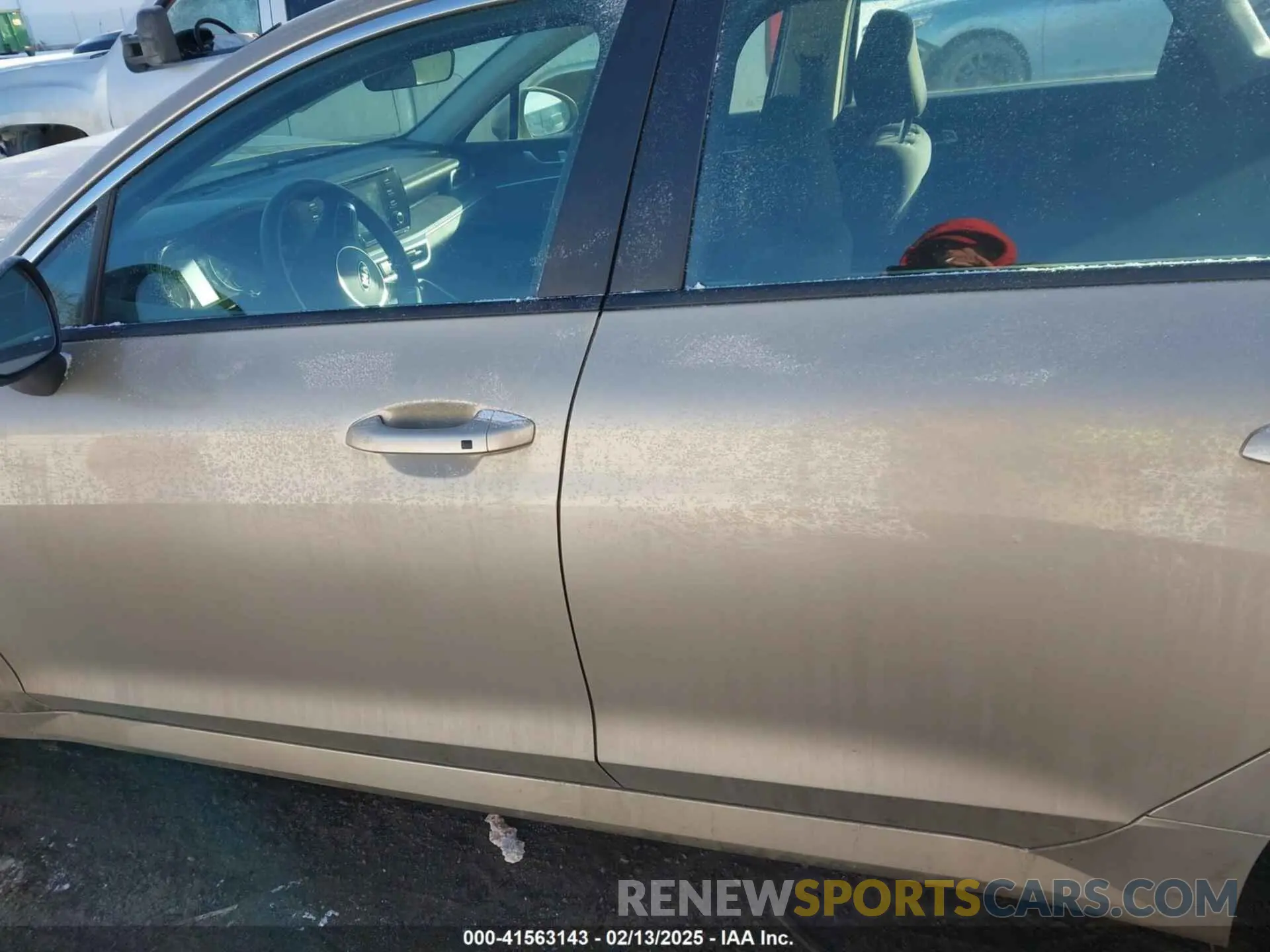 14 Photograph of a damaged car 5XXG14J26MG039120 KIA K5 2021