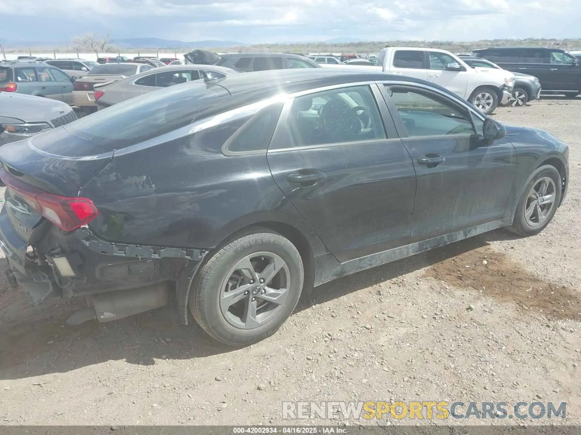 4 Photograph of a damaged car 5XXG14J26MG043720 KIA K5 2021