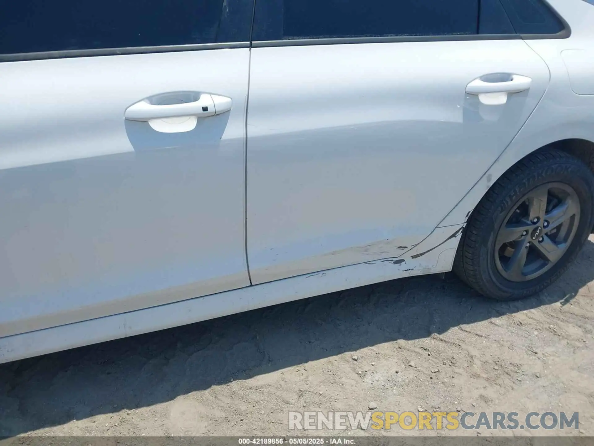 20 Photograph of a damaged car 5XXG14J26MG054961 KIA K5 2021