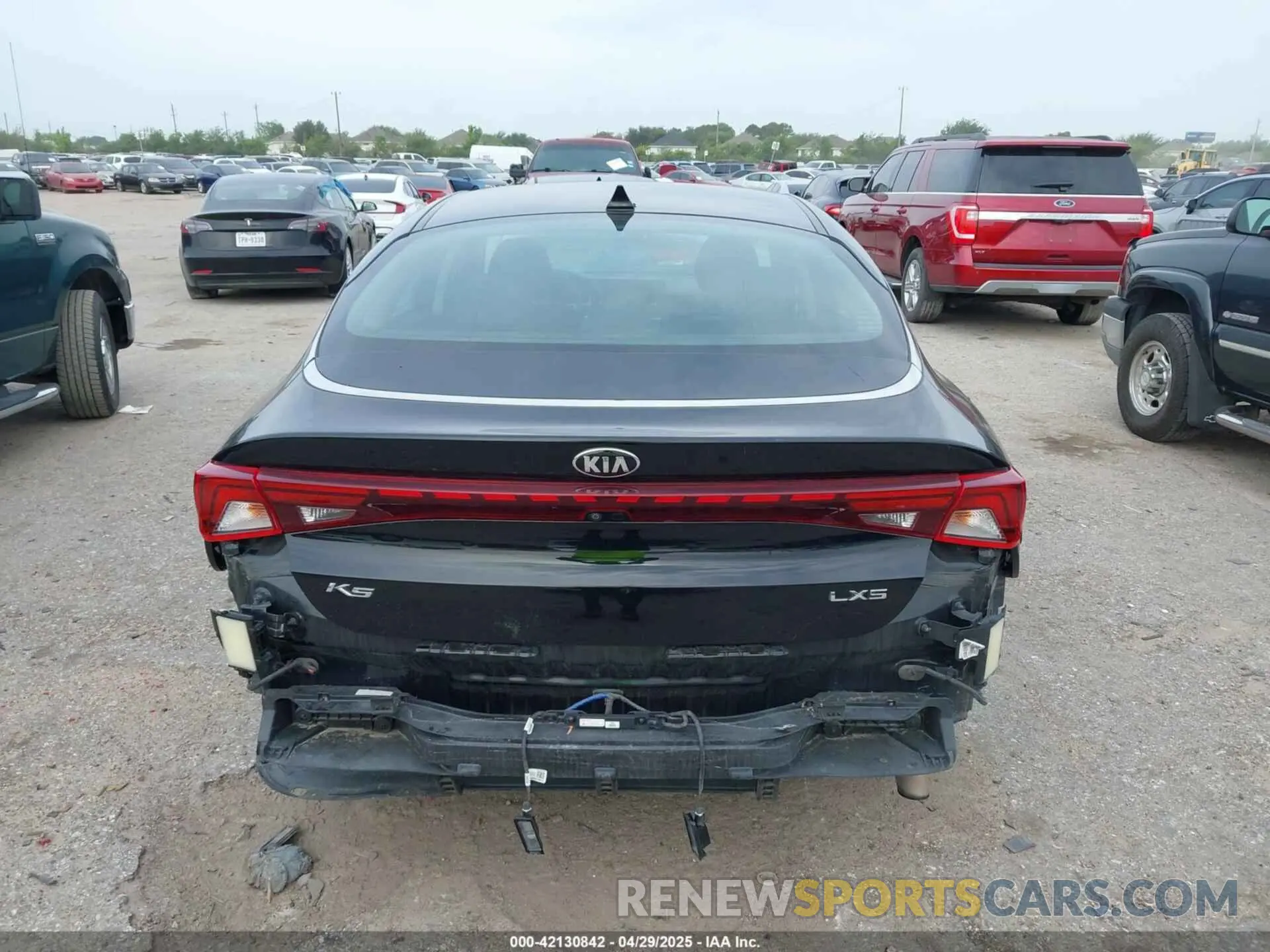 17 Photograph of a damaged car 5XXG14J26MG067354 KIA K5 2021