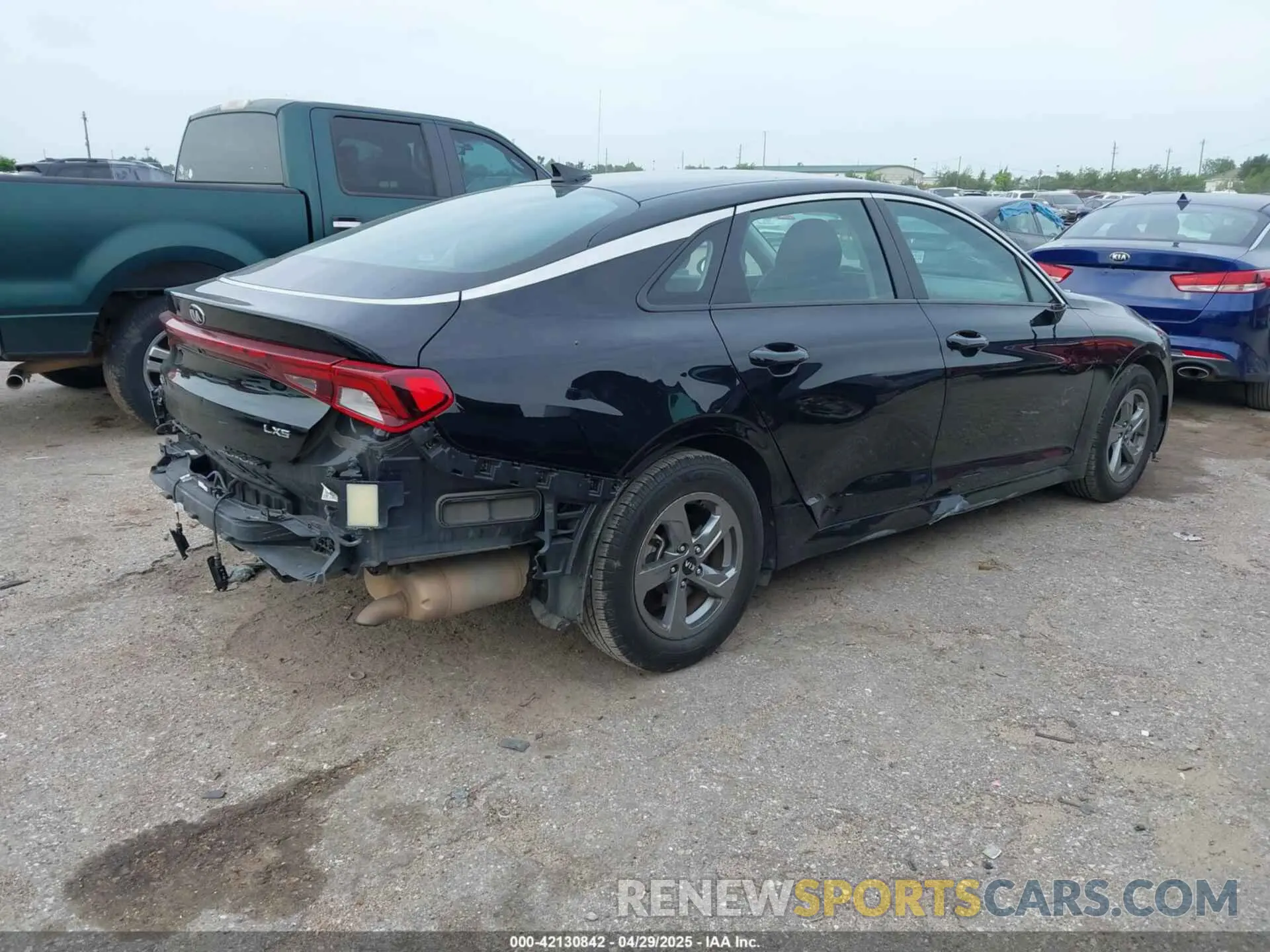 4 Photograph of a damaged car 5XXG14J26MG067354 KIA K5 2021