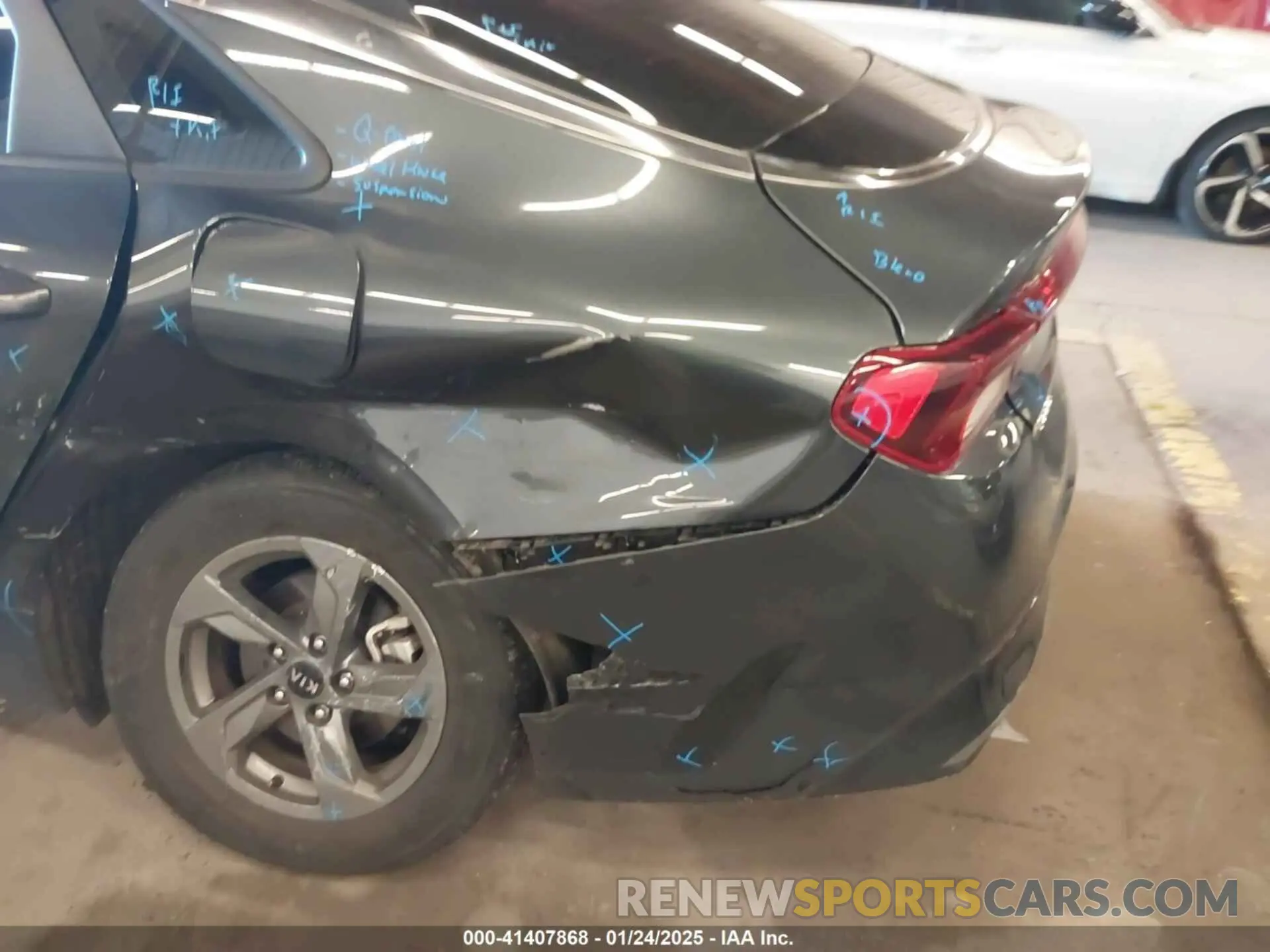 18 Photograph of a damaged car 5XXG14J27MG012945 KIA K5 2021