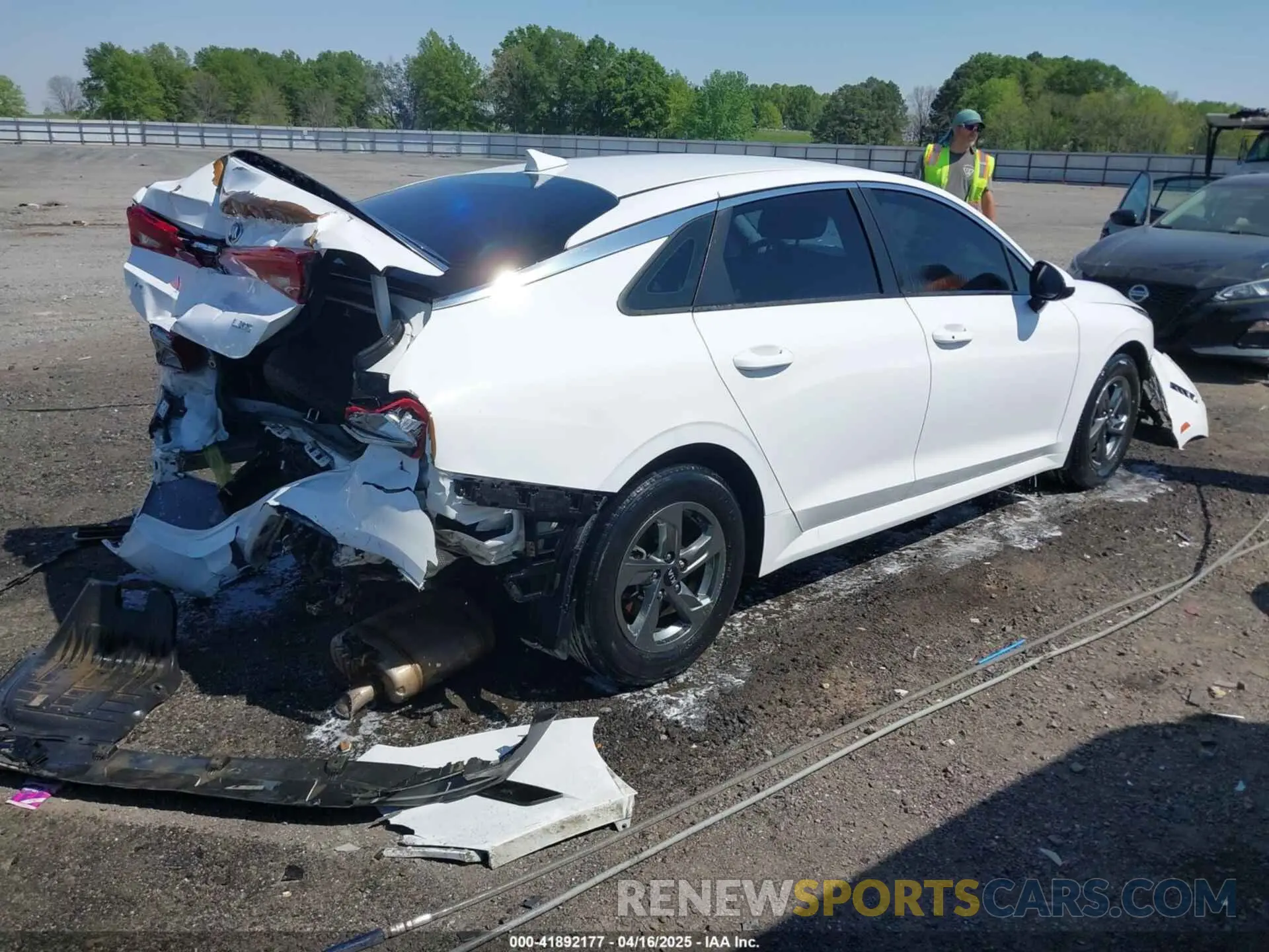 4 Photograph of a damaged car 5XXG14J28MG017779 KIA K5 2021