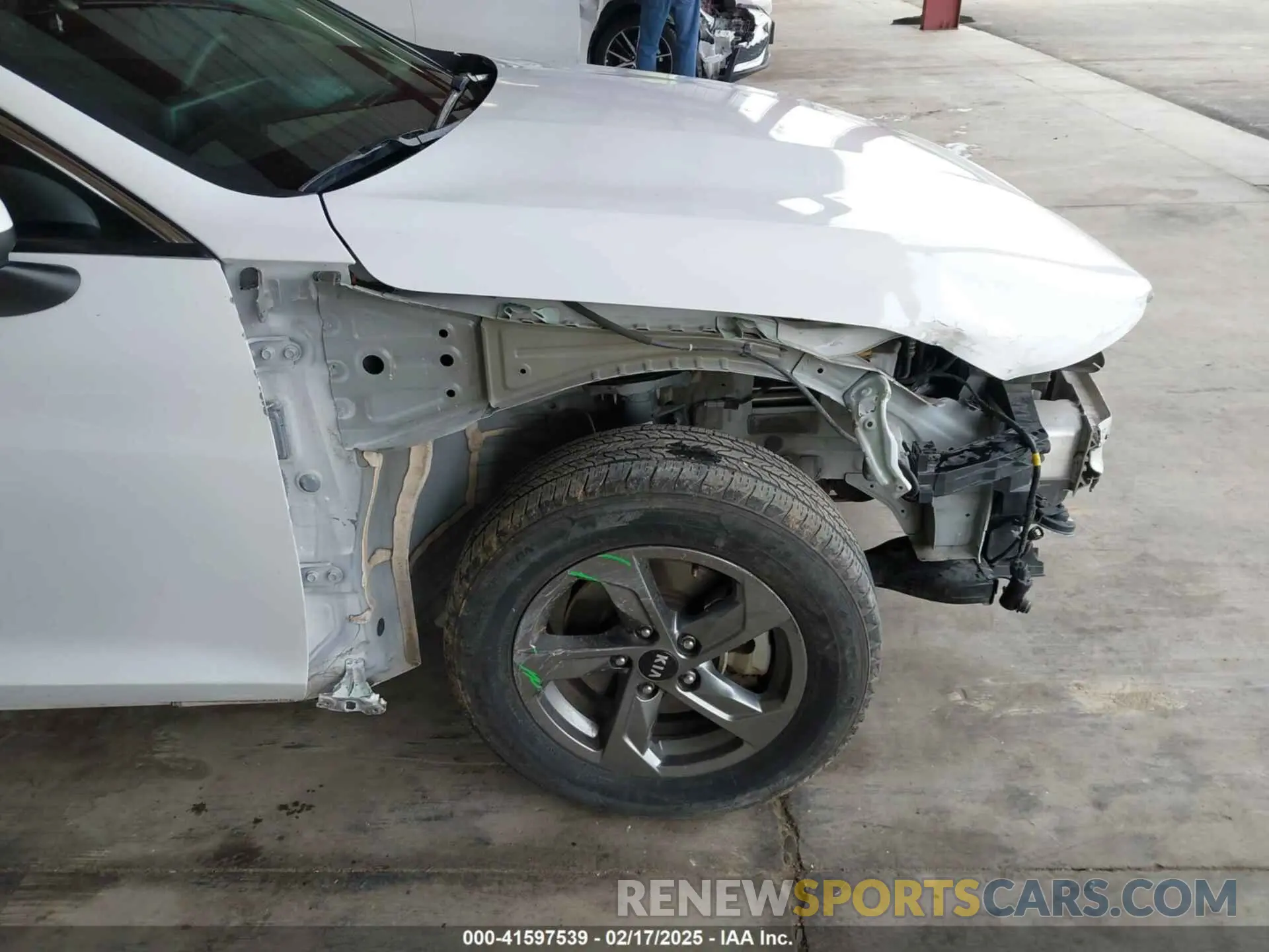 18 Photograph of a damaged car 5XXG14J28MG046392 KIA K5 2021
