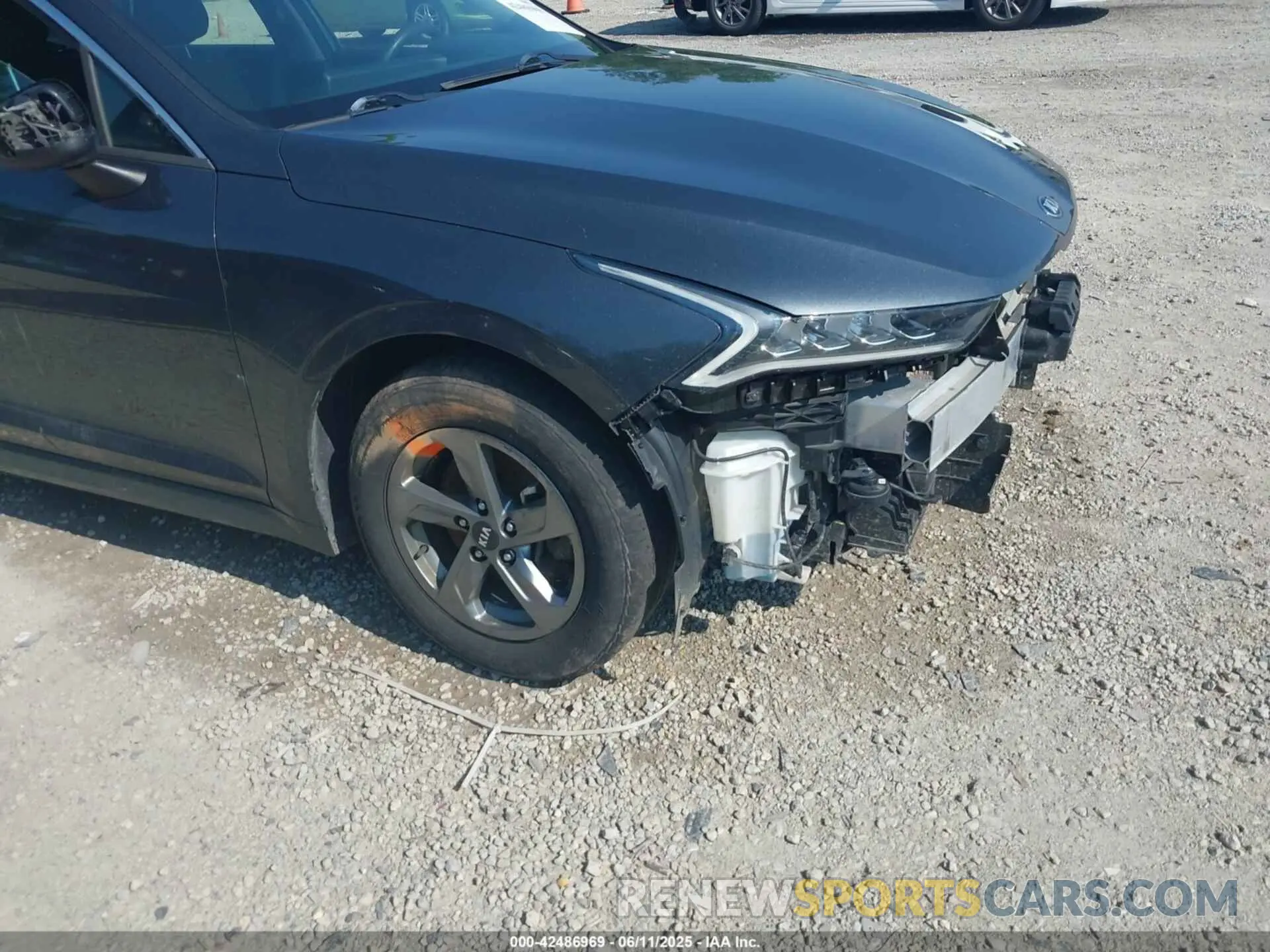 19 Photograph of a damaged car 5XXG14J28MG054508 KIA K5 2021