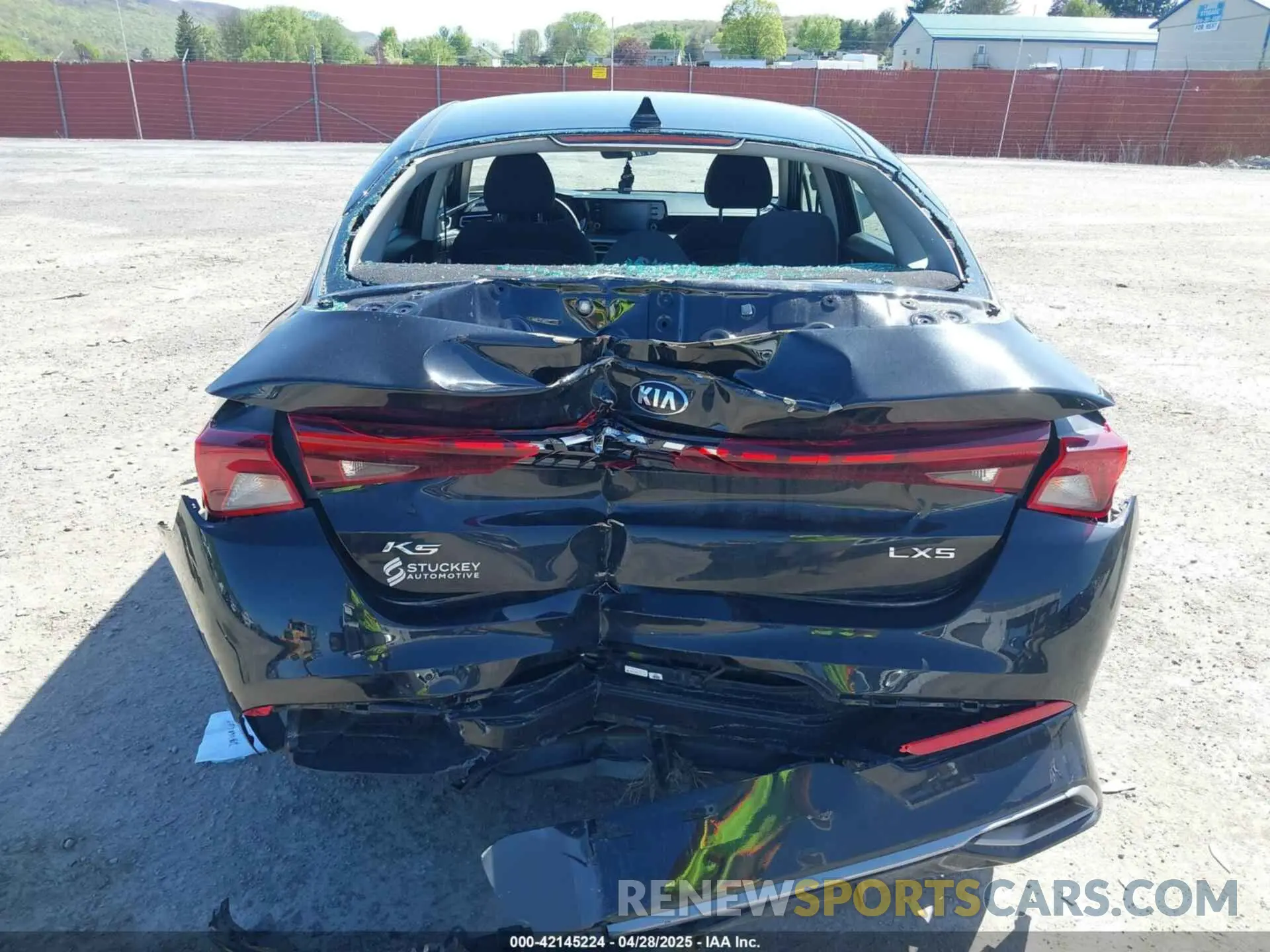 17 Photograph of a damaged car 5XXG14J29MG002062 KIA K5 2021