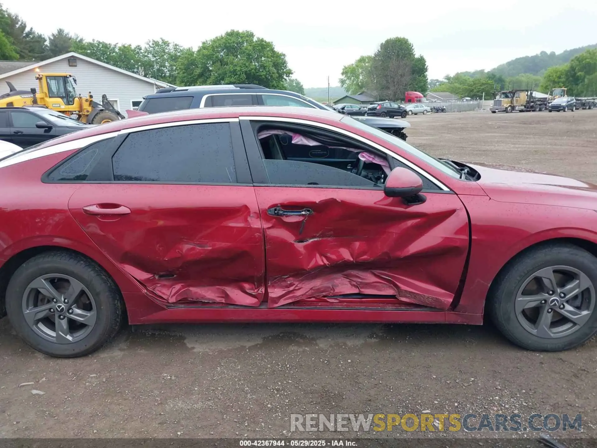14 Photograph of a damaged car 5XXG14J29MG010260 KIA K5 2021