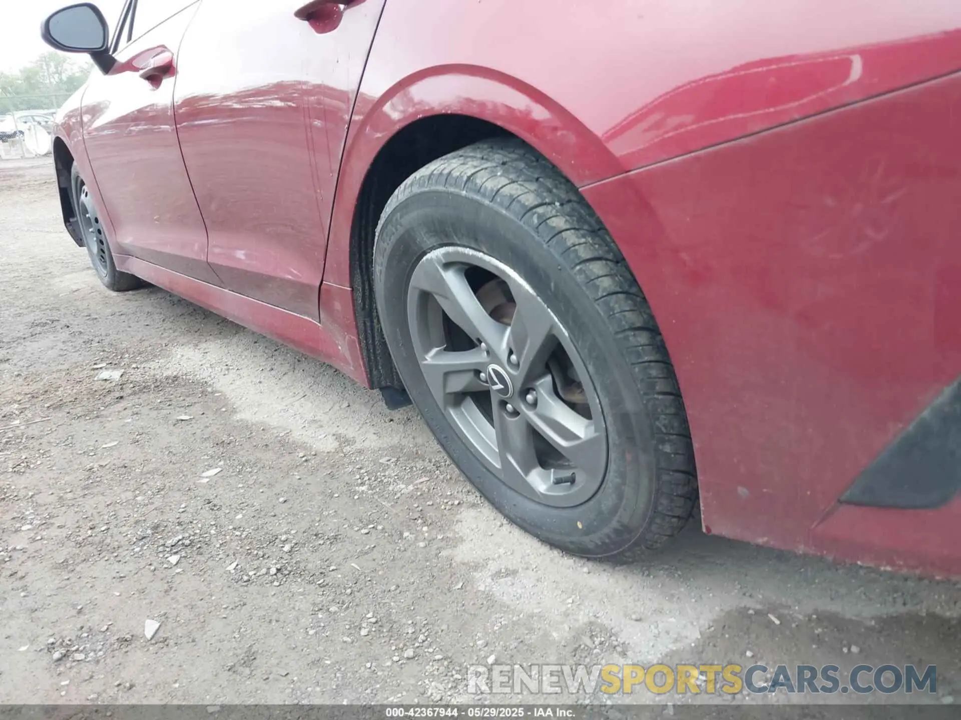 18 Photograph of a damaged car 5XXG14J29MG010260 KIA K5 2021