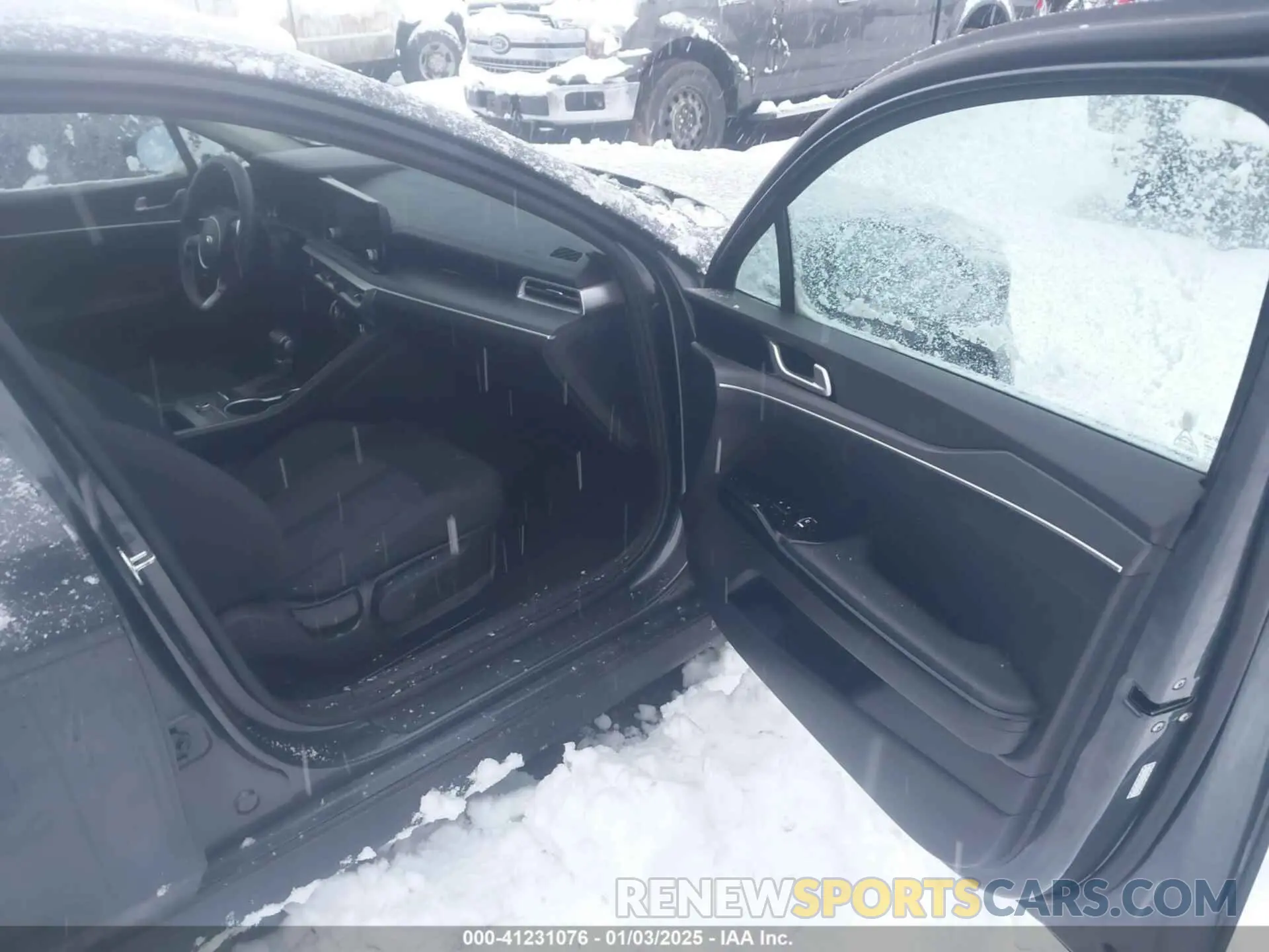 5 Photograph of a damaged car 5XXG14J29MG079613 KIA K5 2021