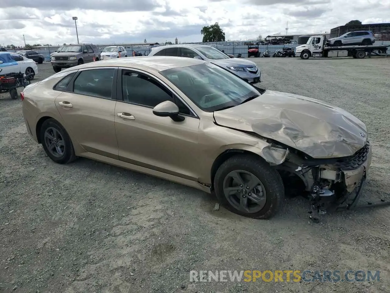 4 Photograph of a damaged car 5XXG14J2XMG037306 KIA K5 2021