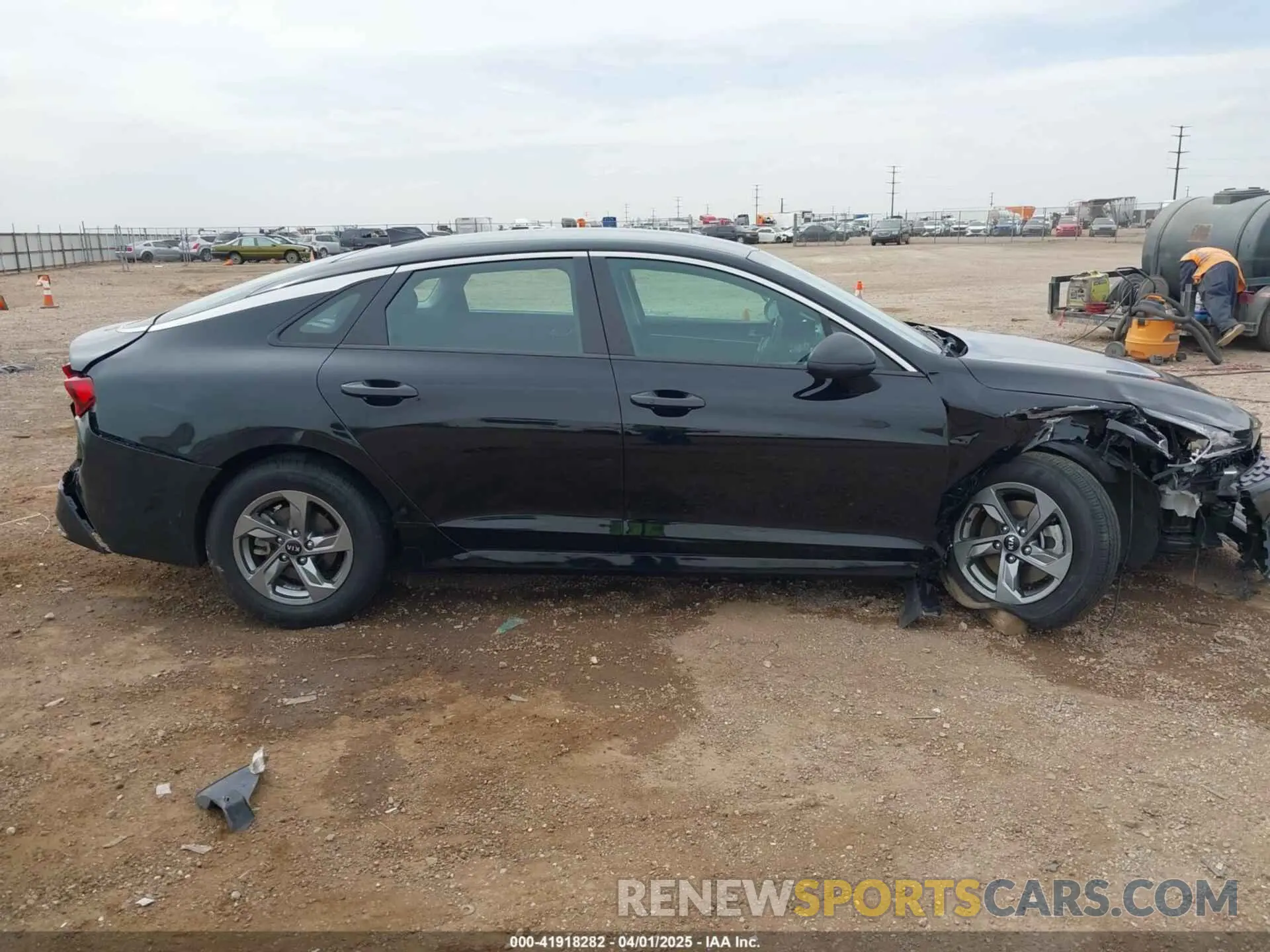 14 Photograph of a damaged car 5XXG14J2XMG046815 KIA K5 2021