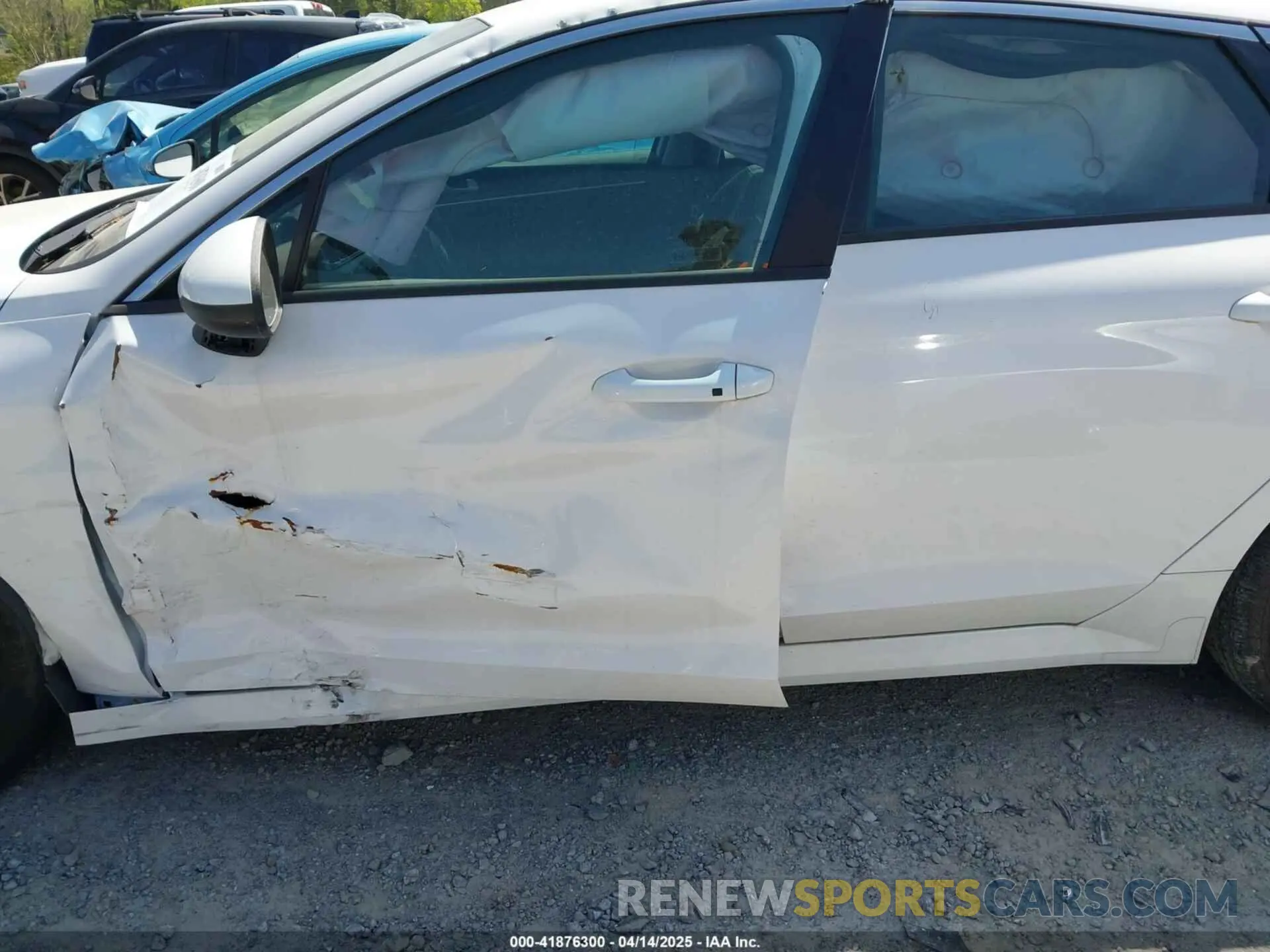 16 Photograph of a damaged car 5XXG14J2XMG069432 KIA K5 2021
