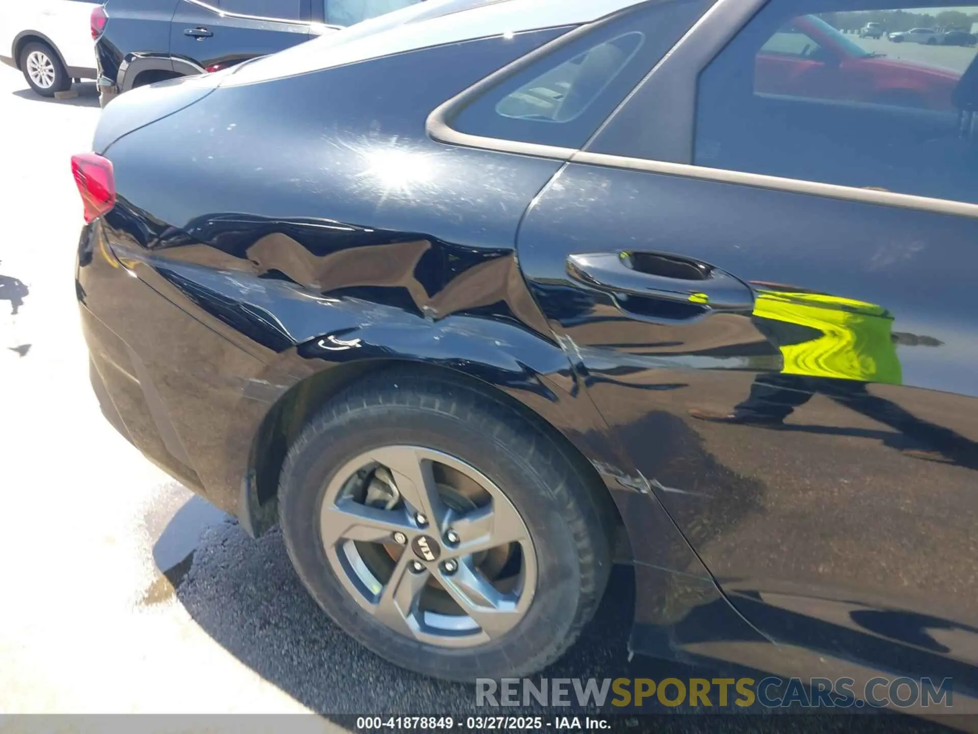 17 Photograph of a damaged car 5XXG24J20MG006031 KIA K5 2021