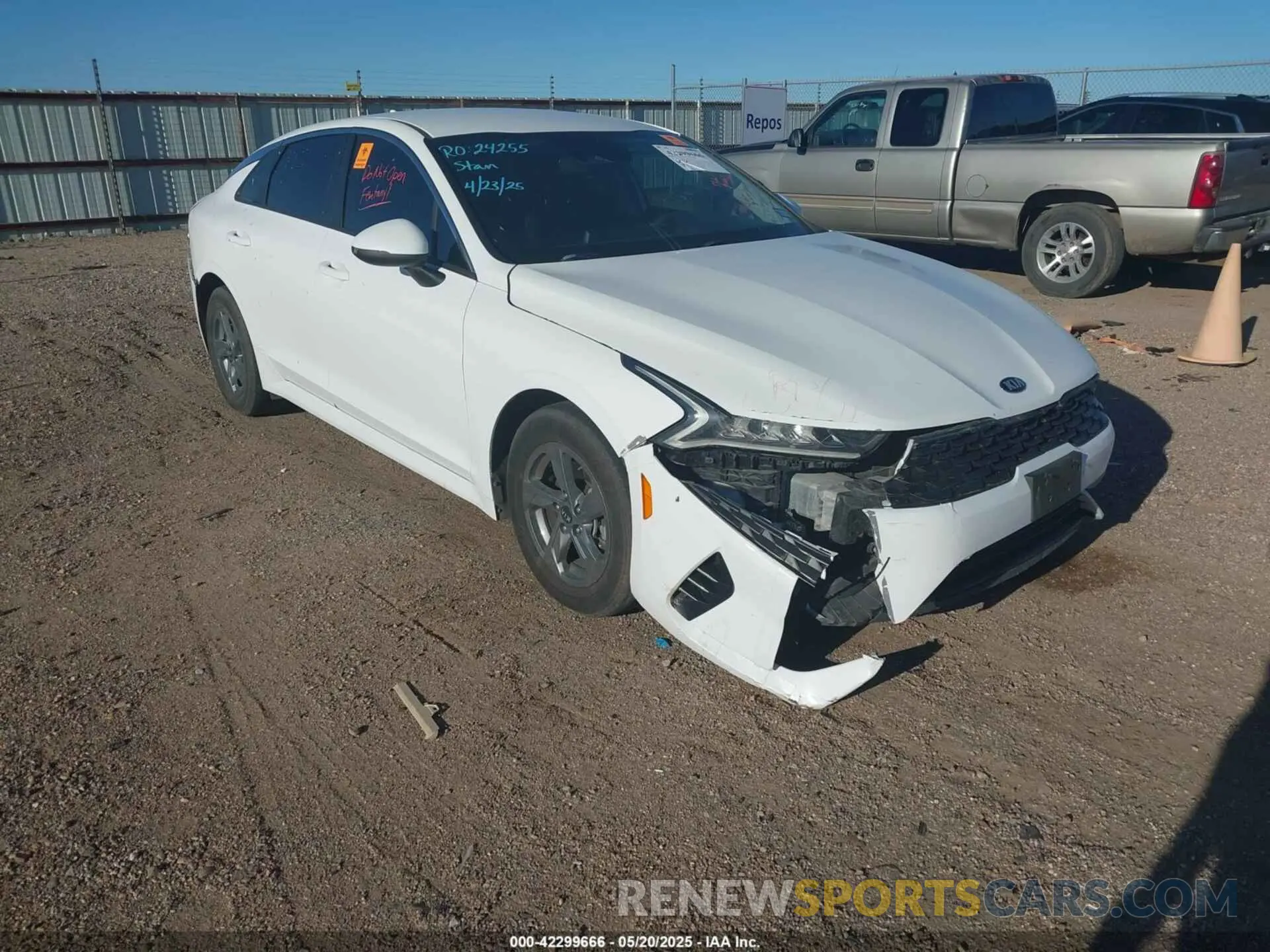 1 Photograph of a damaged car 5XXG24J25MG069822 KIA K5 2021