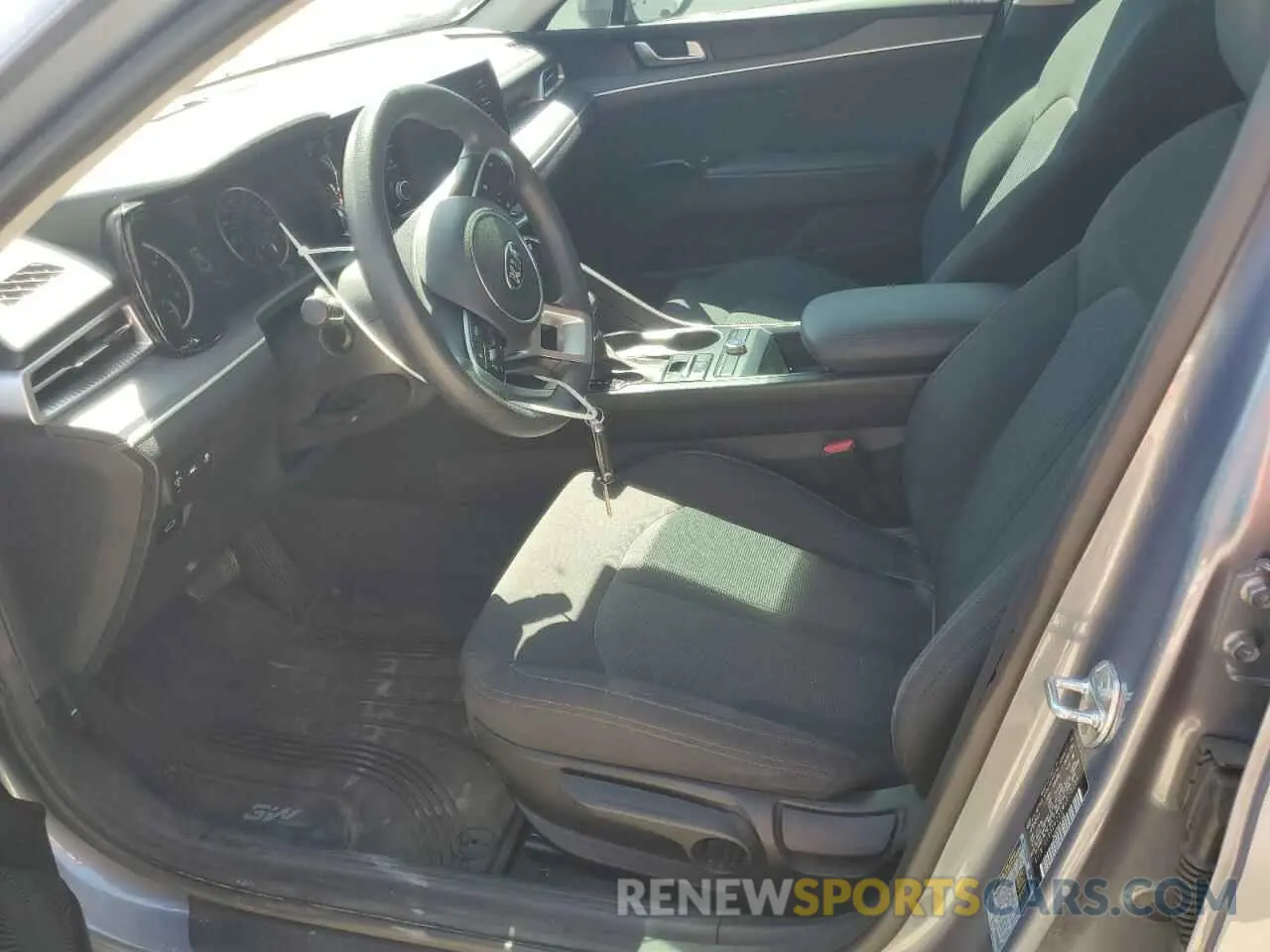 7 Photograph of a damaged car 5XXG24J25MG075734 KIA K5 2021