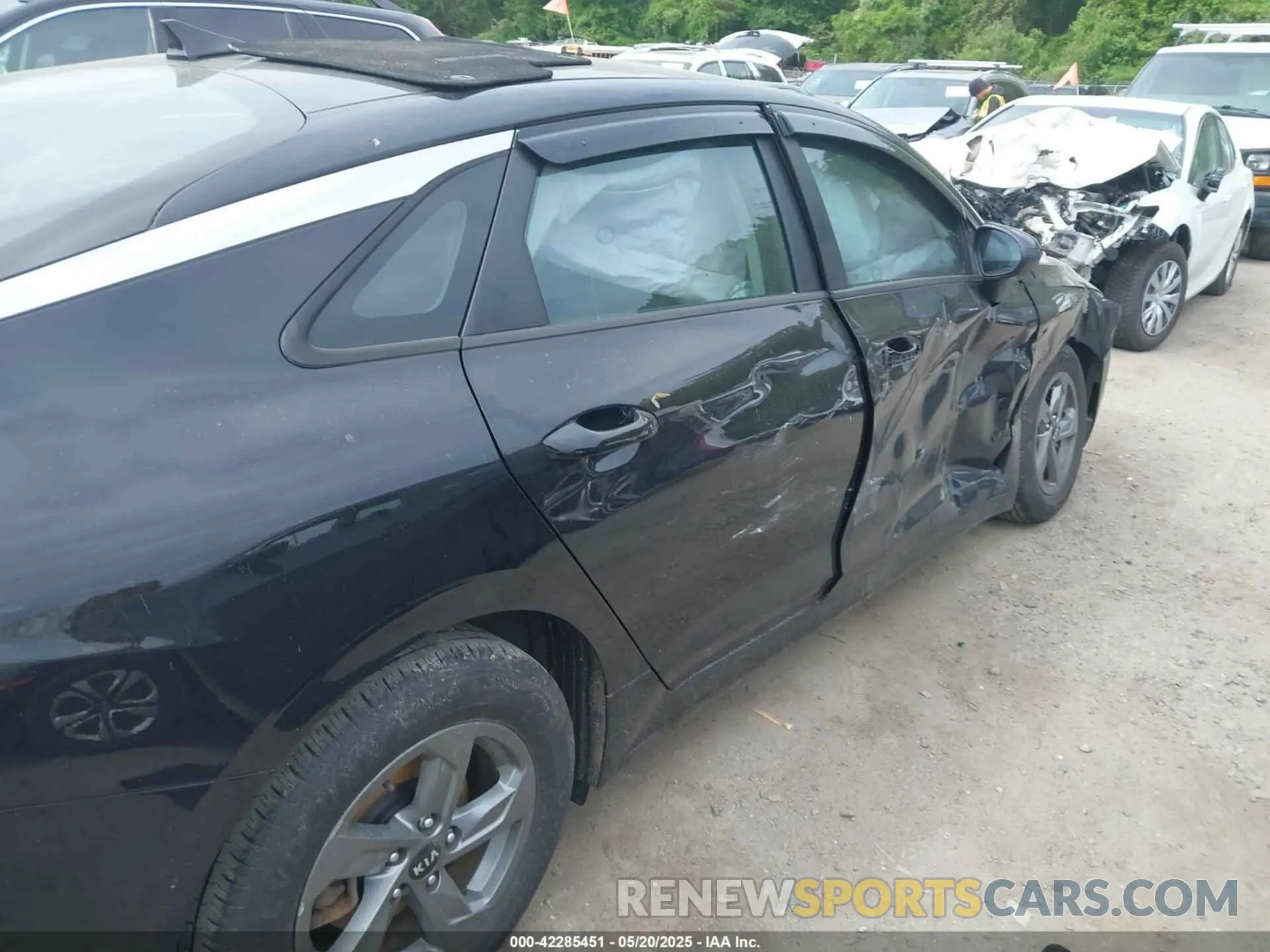 6 Photograph of a damaged car 5XXG24J26MG016840 KIA K5 2021