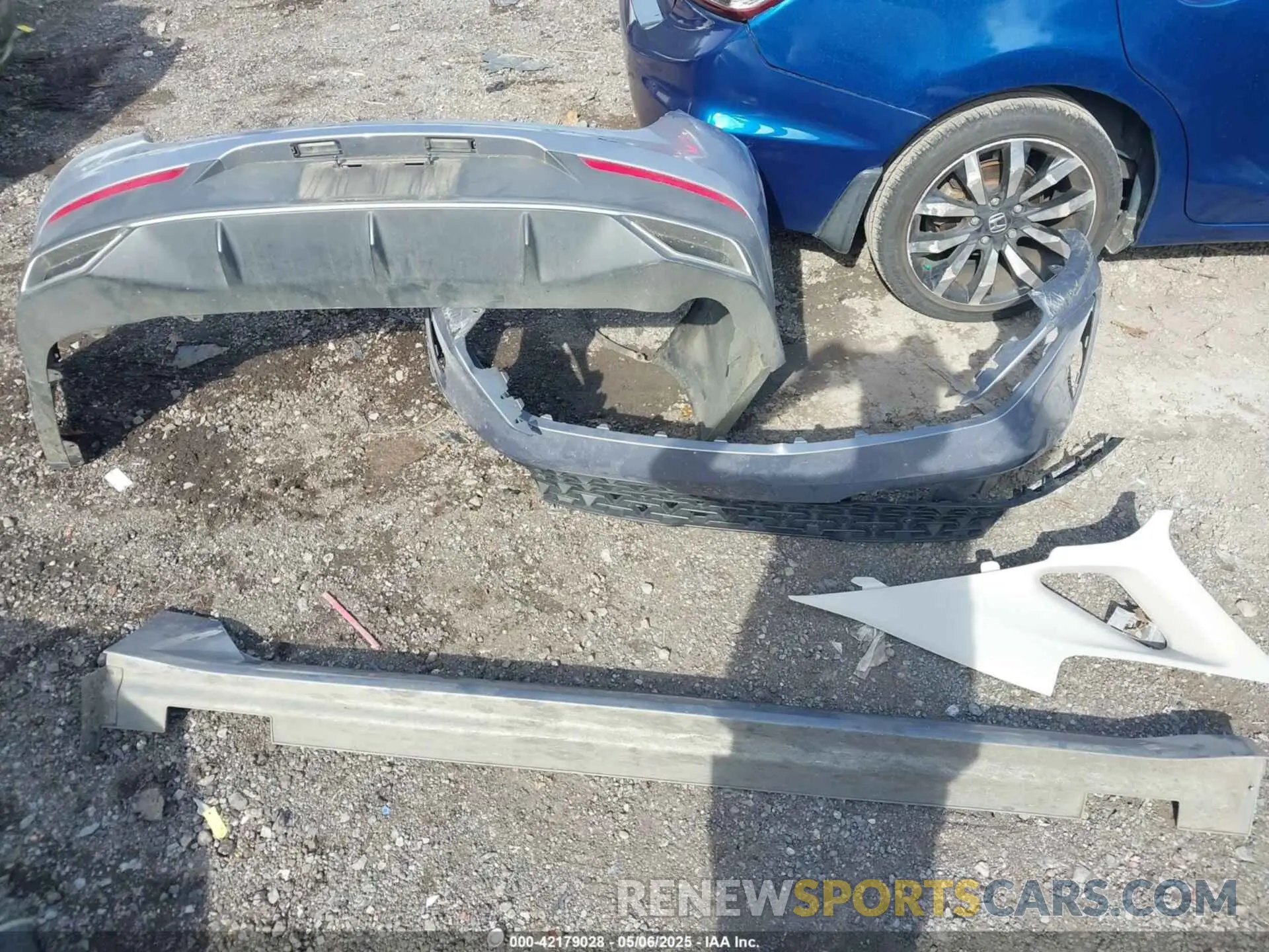 12 Photograph of a damaged car 5XXG24J27MG017012 KIA K5 2021
