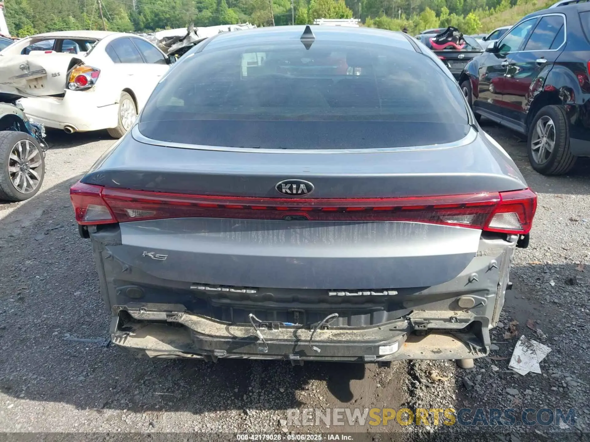 17 Photograph of a damaged car 5XXG24J27MG017012 KIA K5 2021