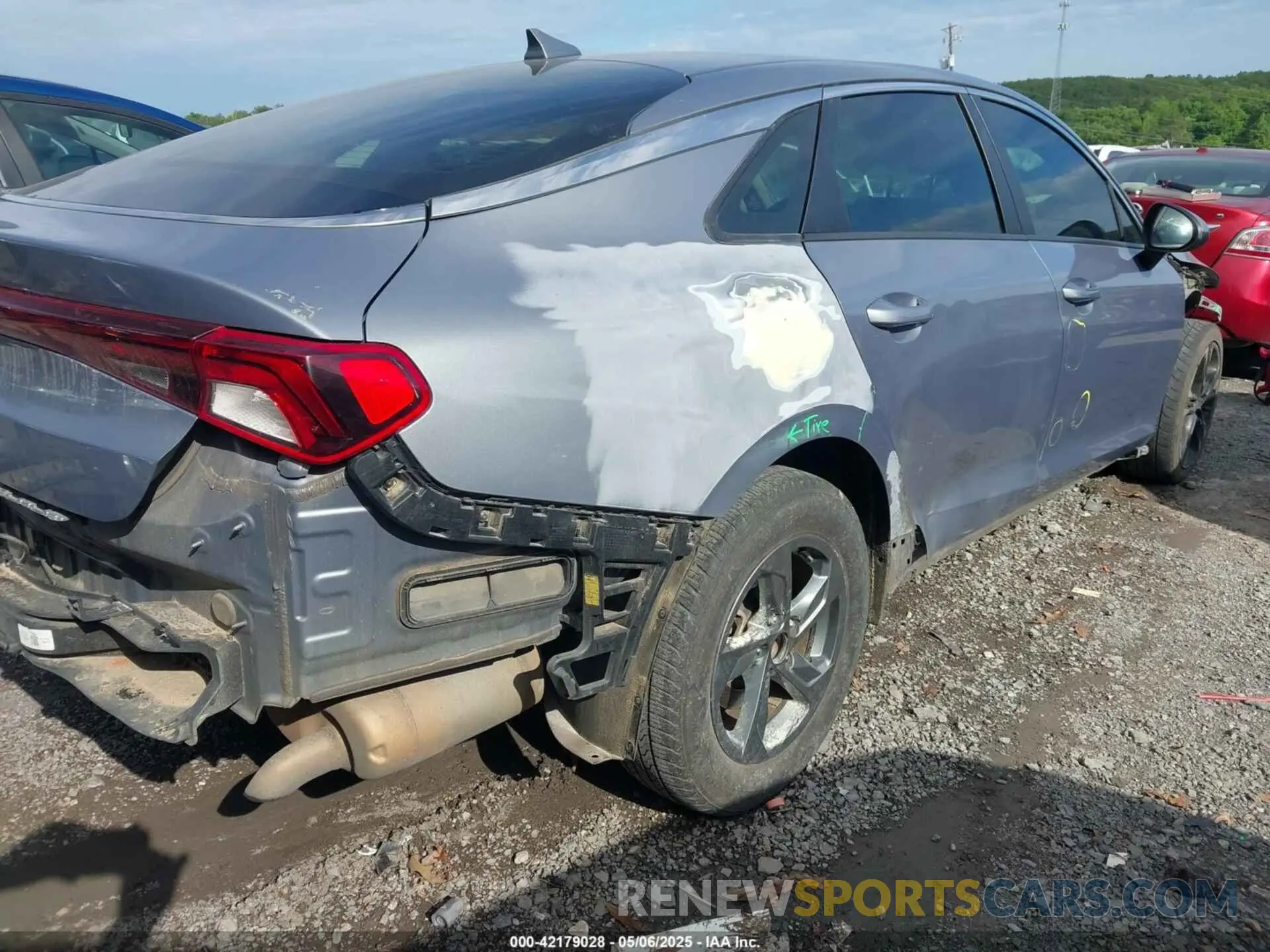 19 Photograph of a damaged car 5XXG24J27MG017012 KIA K5 2021