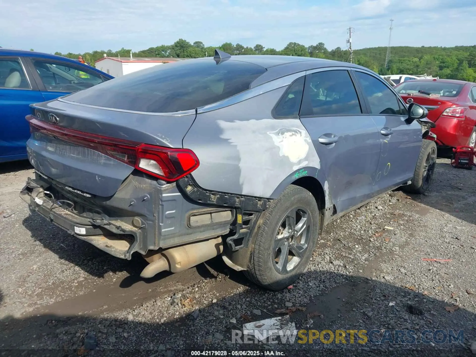 4 Photograph of a damaged car 5XXG24J27MG017012 KIA K5 2021
