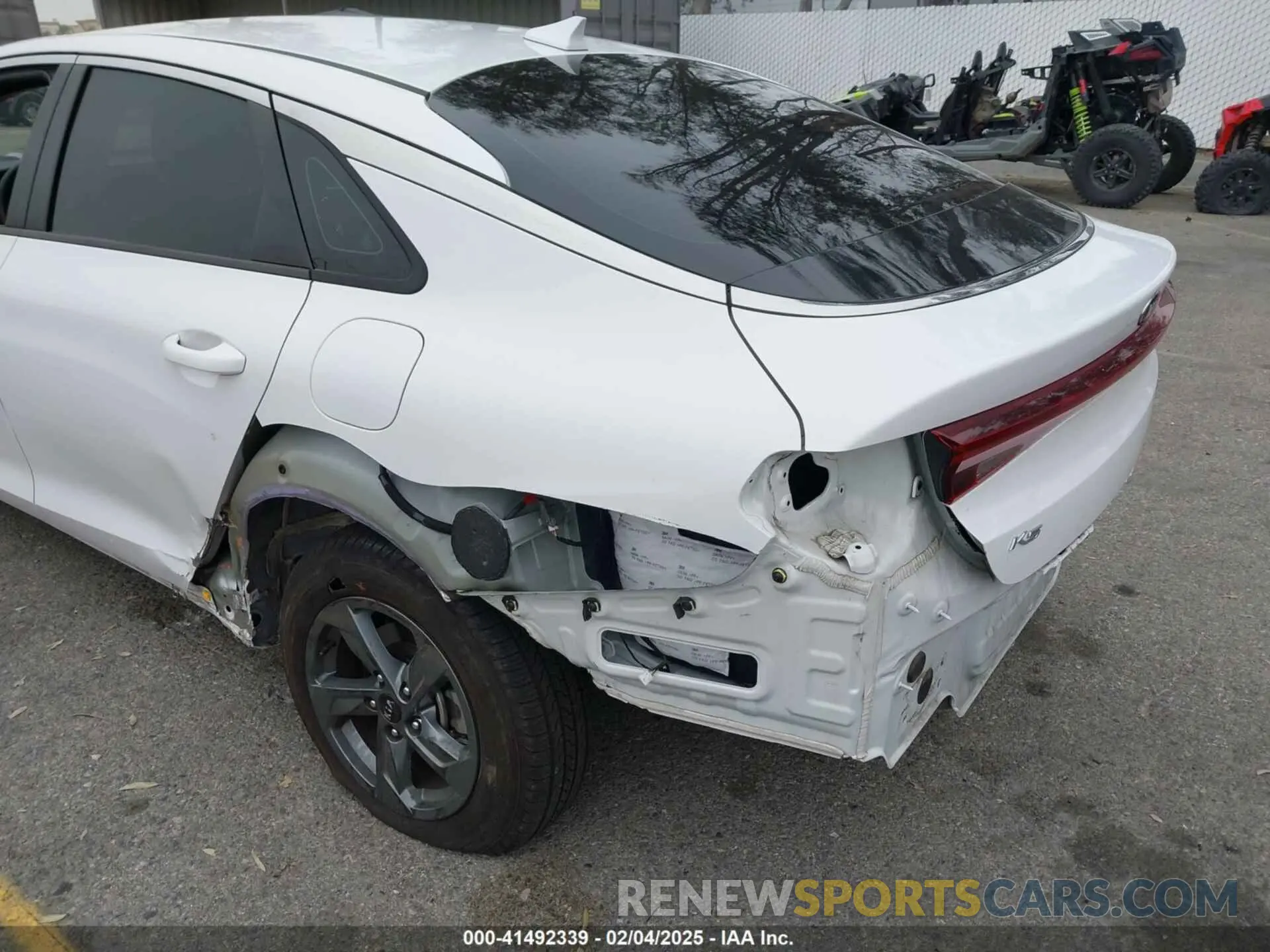 6 Photograph of a damaged car 5XXG24J27MG031928 KIA K5 2021