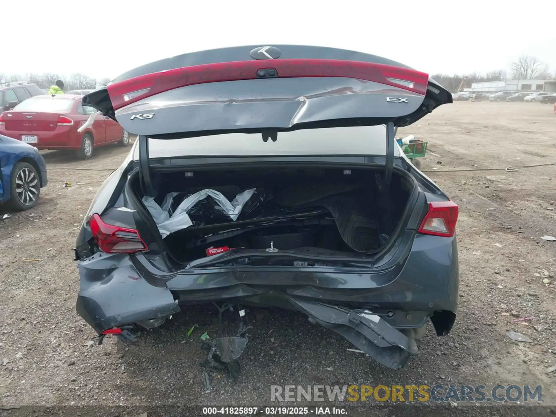 17 Photograph of a damaged car 5XXG34J23MG011043 KIA K5 2021