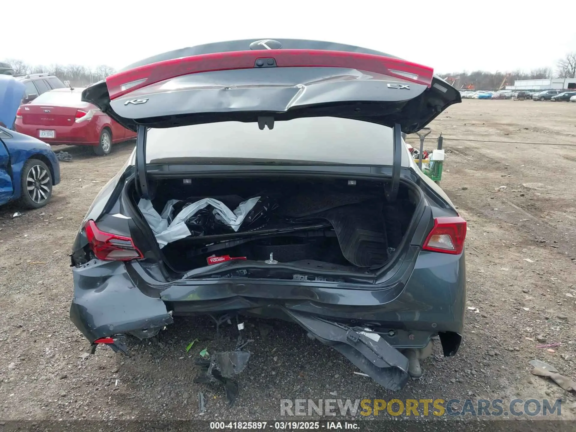 6 Photograph of a damaged car 5XXG34J23MG011043 KIA K5 2021