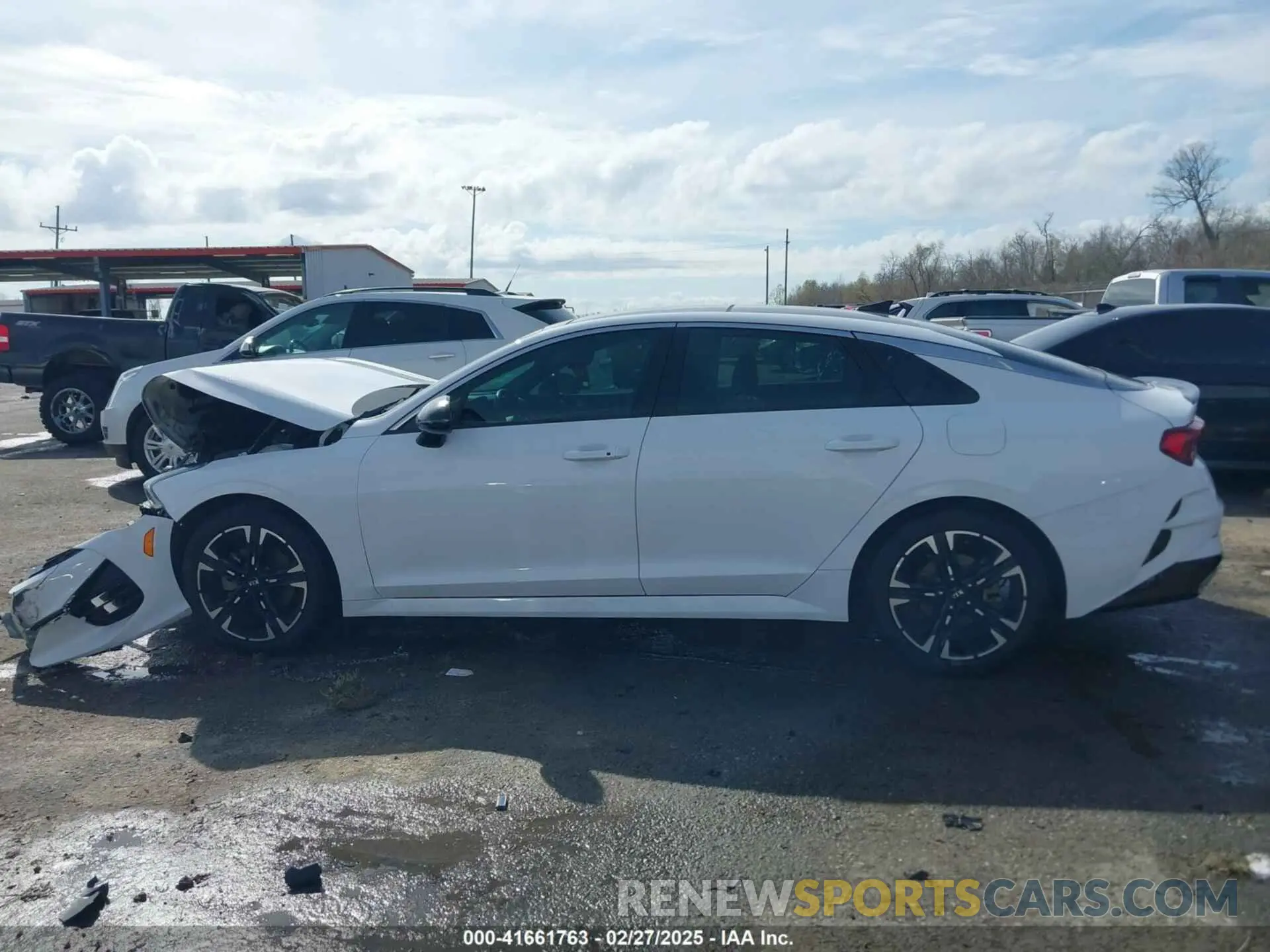 14 Photograph of a damaged car 5XXG64J20MG081574 KIA K5 2021