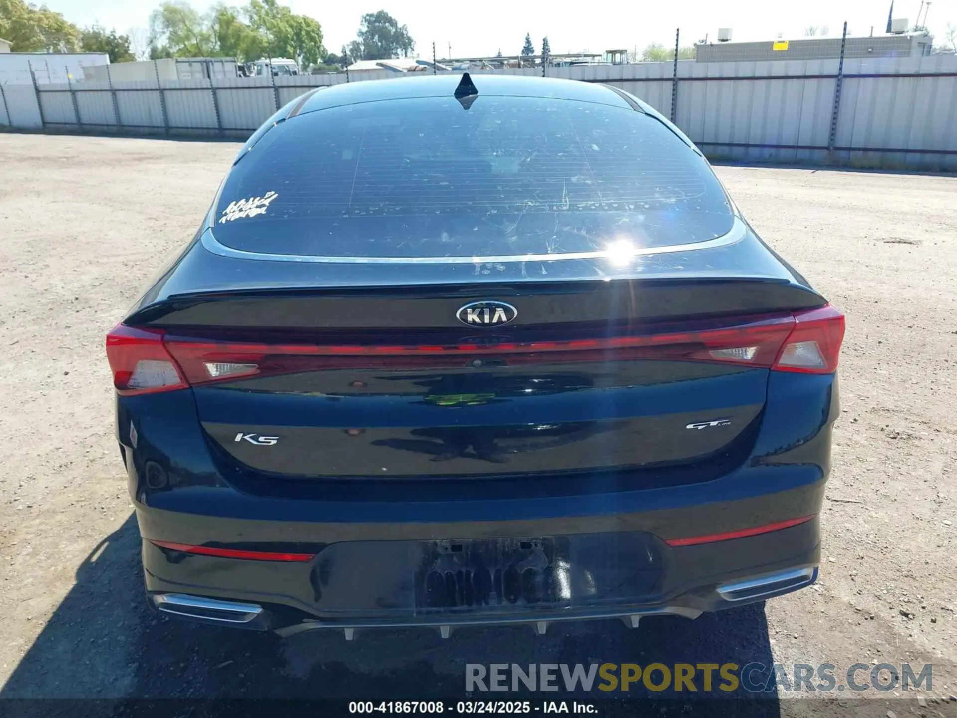 17 Photograph of a damaged car 5XXG64J21MG023487 KIA K5 2021