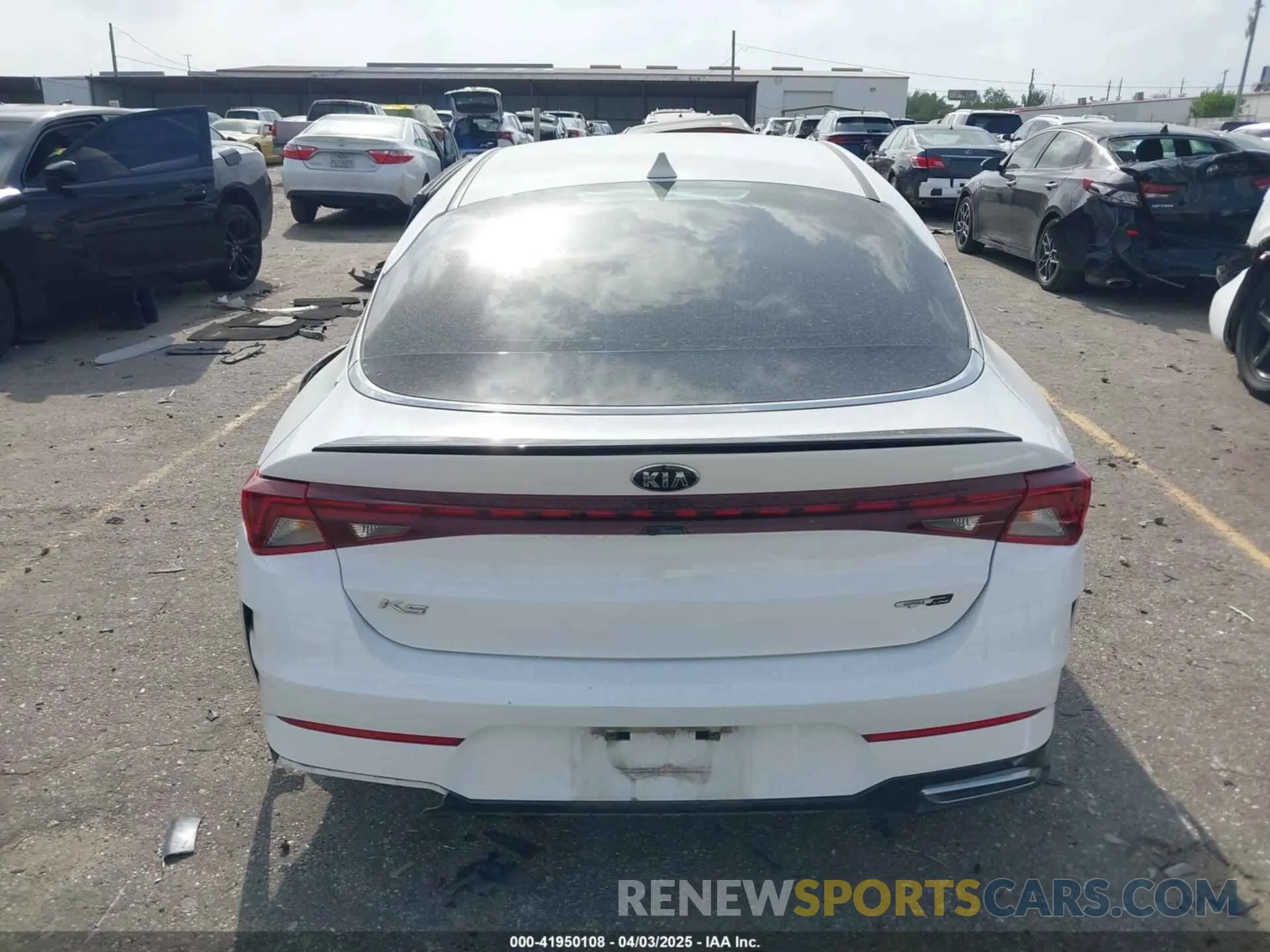 17 Photograph of a damaged car 5XXG64J21MG050527 KIA K5 2021