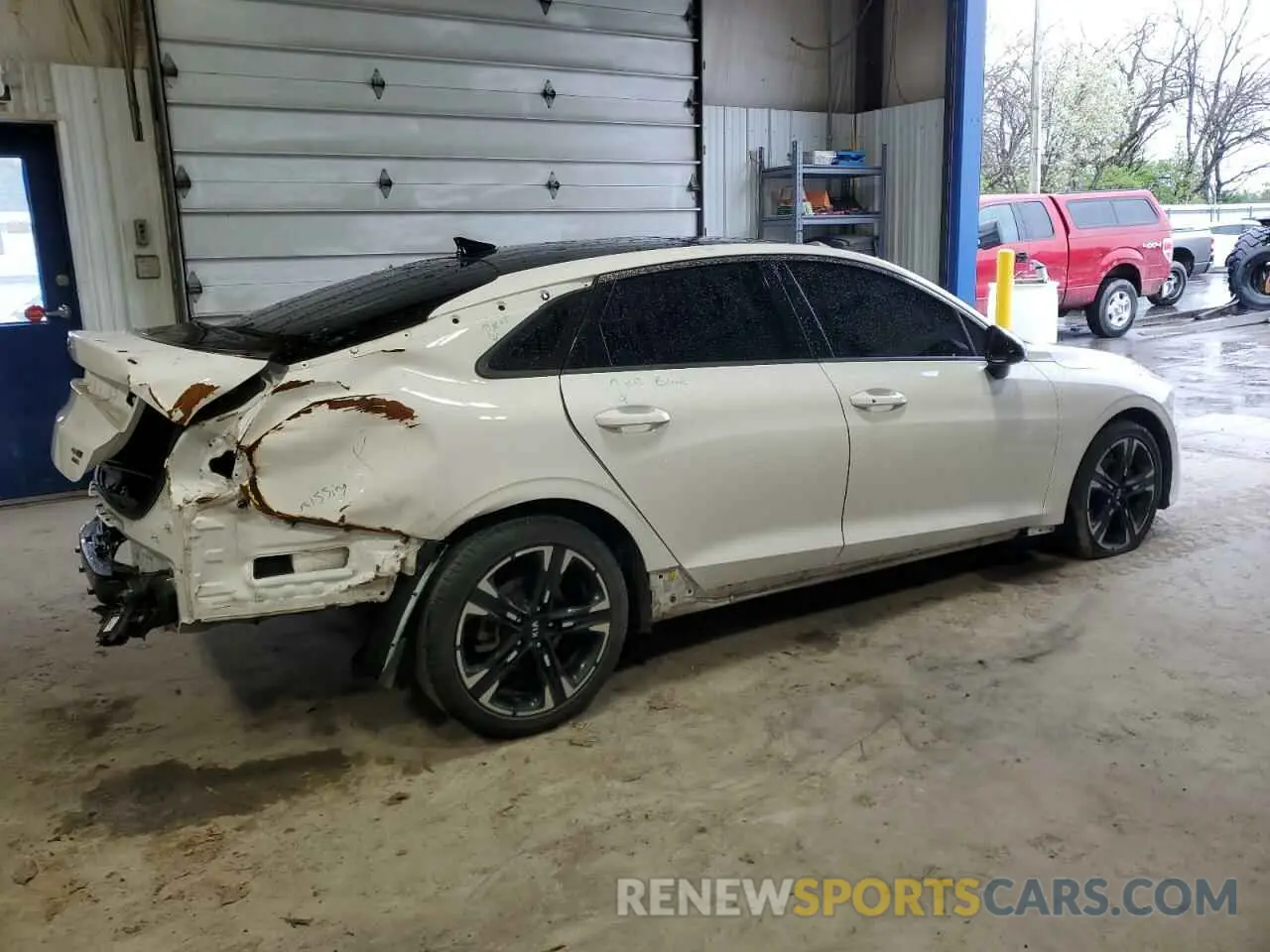 3 Photograph of a damaged car 5XXG64J21MG055940 KIA K5 2021