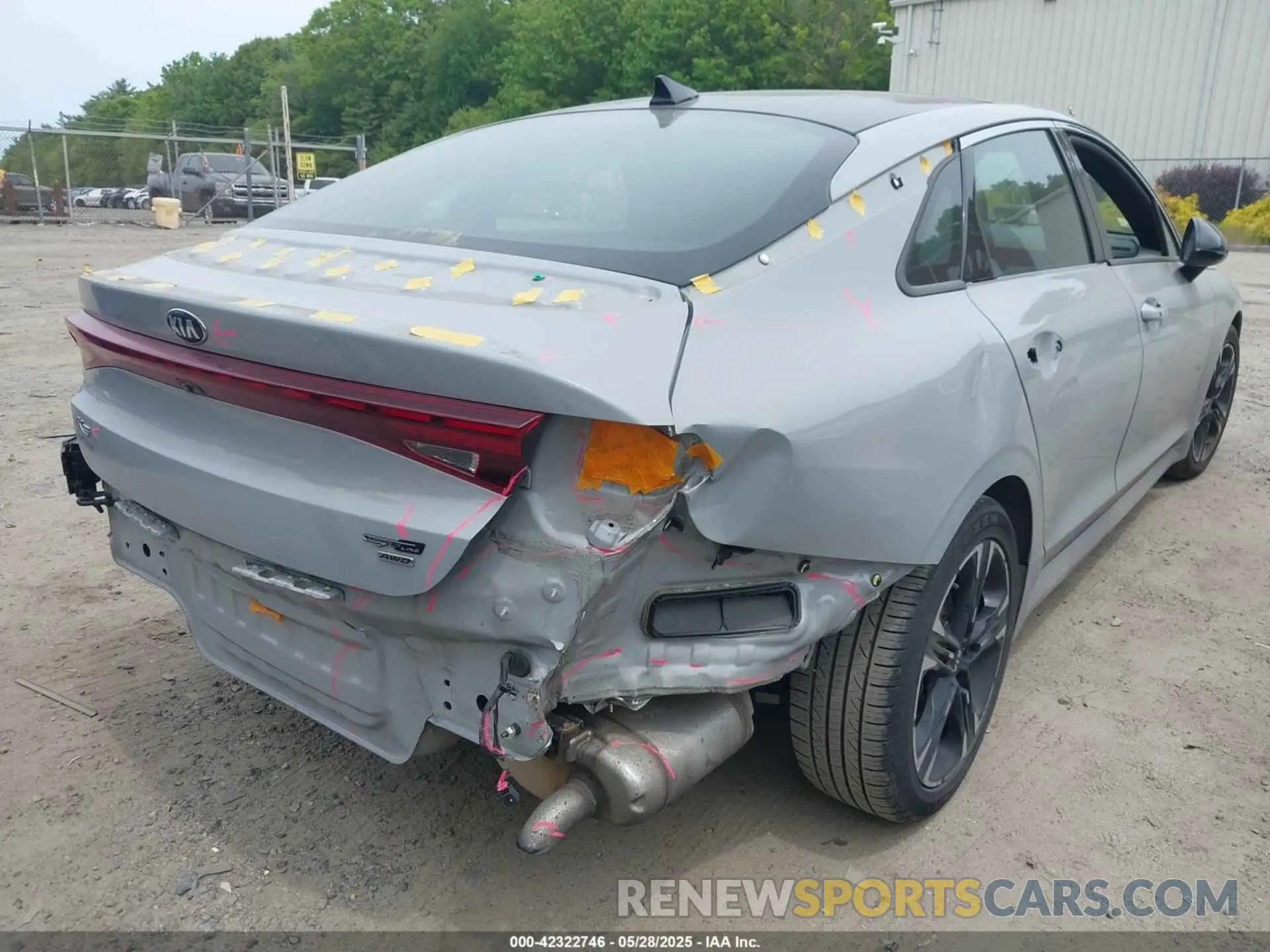 4 Photograph of a damaged car 5XXG64J21MG080904 KIA K5 2021
