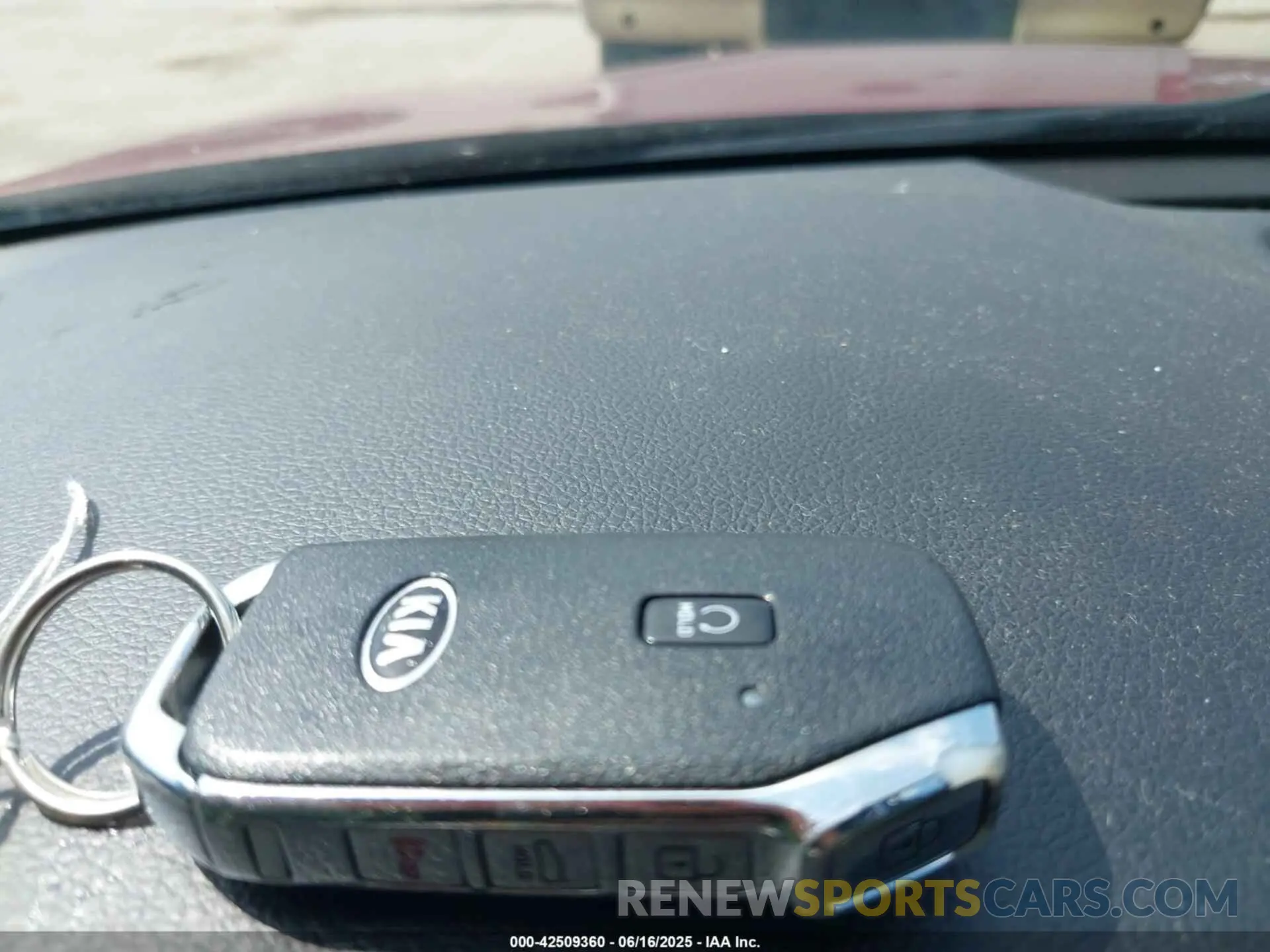 11 Photograph of a damaged car 5XXG64J21MG081650 KIA K5 2021
