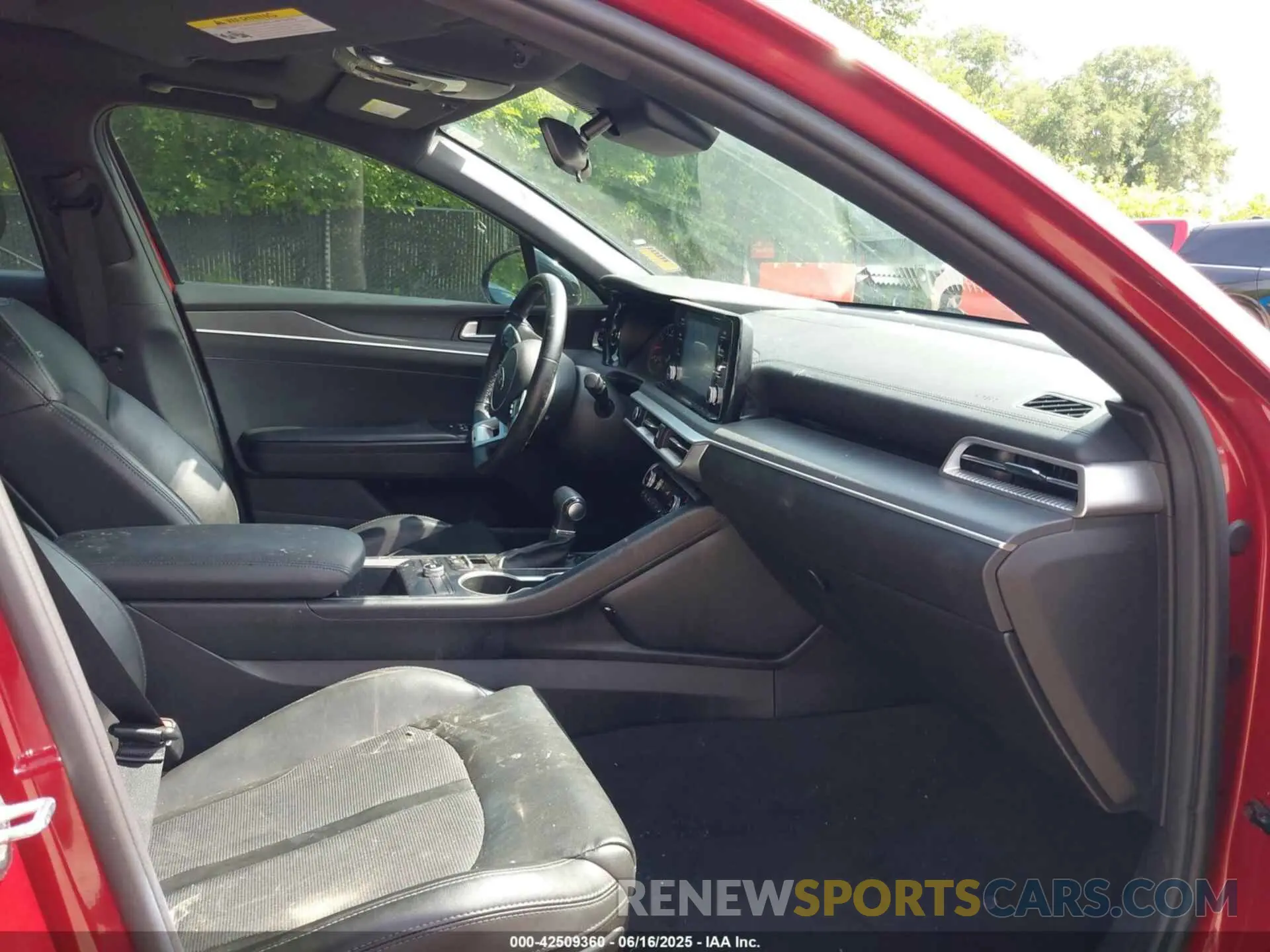 5 Photograph of a damaged car 5XXG64J21MG081650 KIA K5 2021