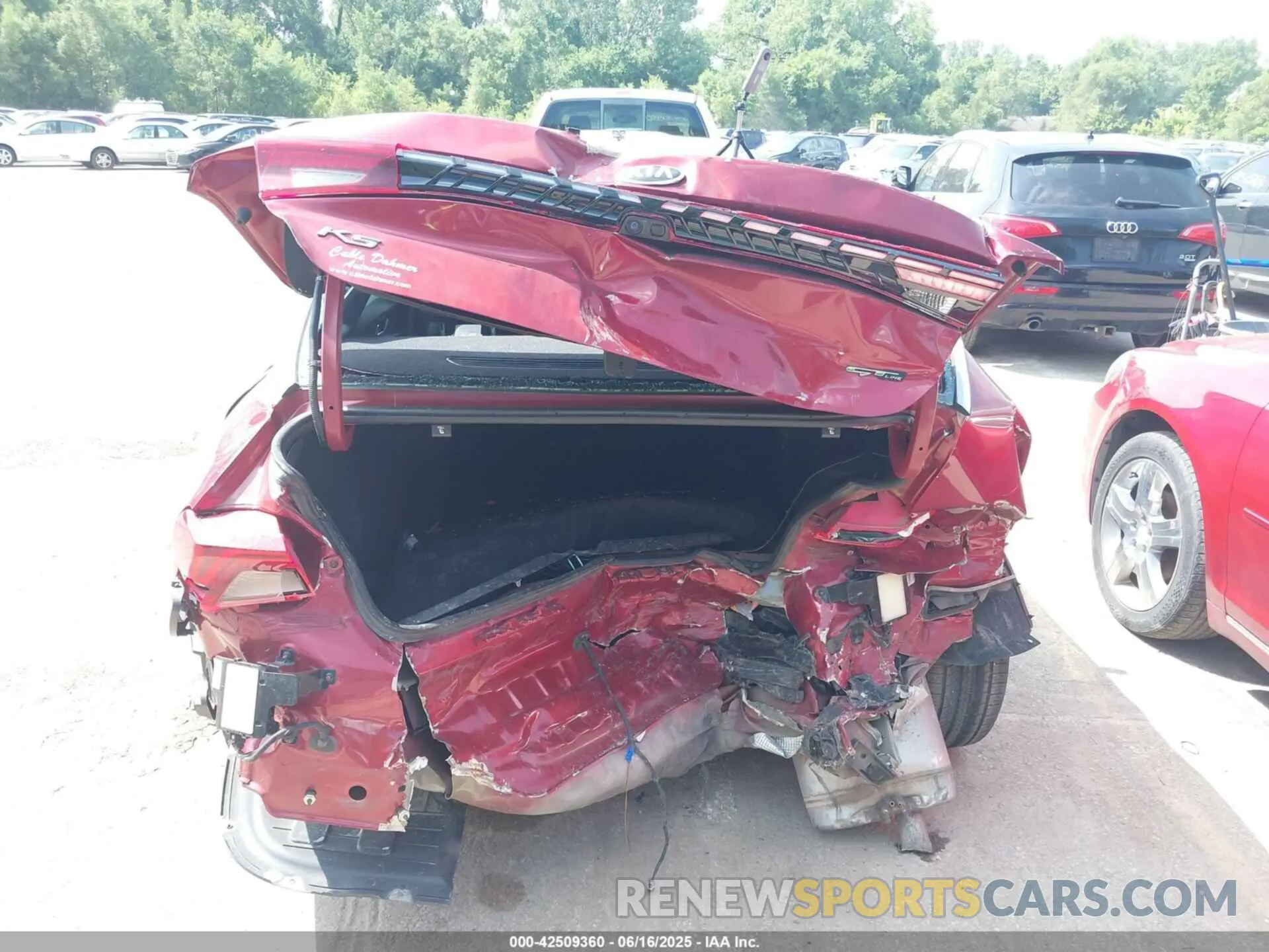 6 Photograph of a damaged car 5XXG64J21MG081650 KIA K5 2021