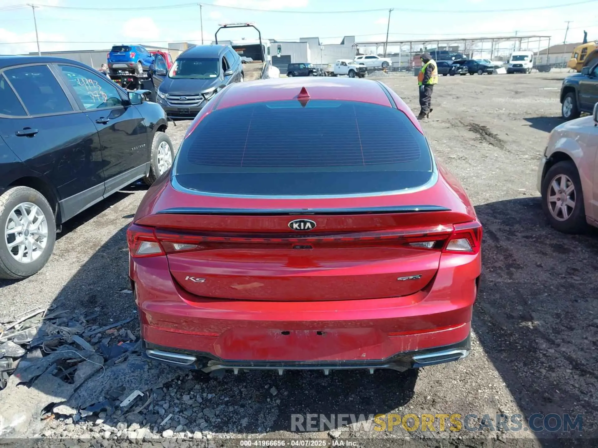 17 Photograph of a damaged car 5XXG64J23MG008473 KIA K5 2021