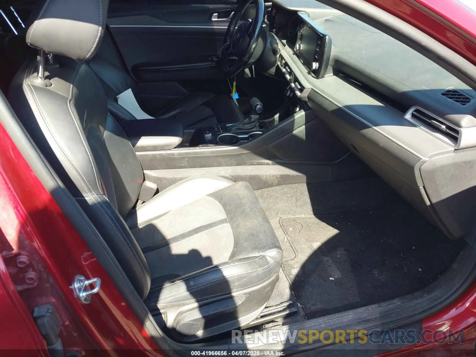 5 Photograph of a damaged car 5XXG64J23MG008473 KIA K5 2021