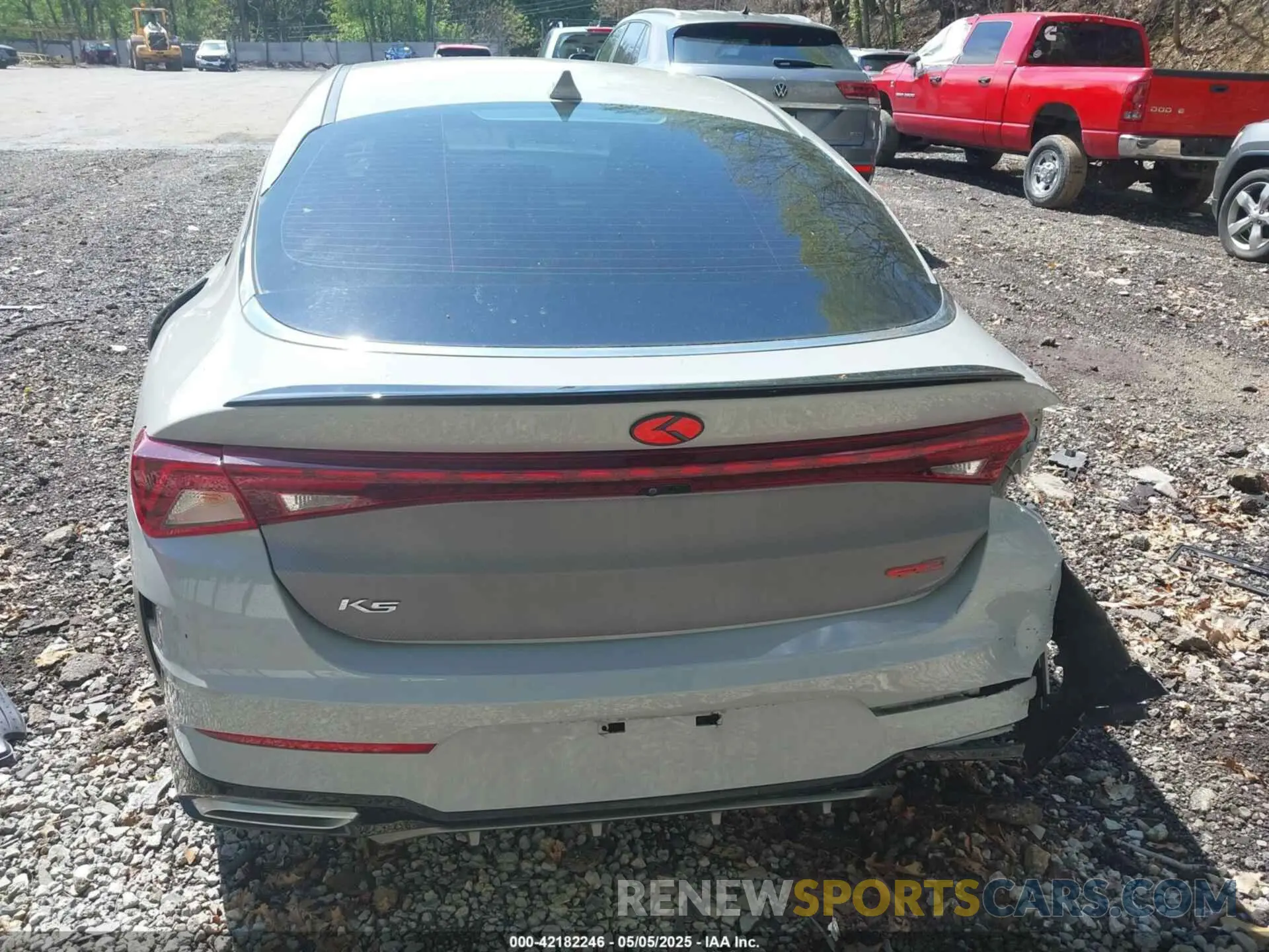 17 Photograph of a damaged car 5XXG64J23MG019182 KIA K5 2021