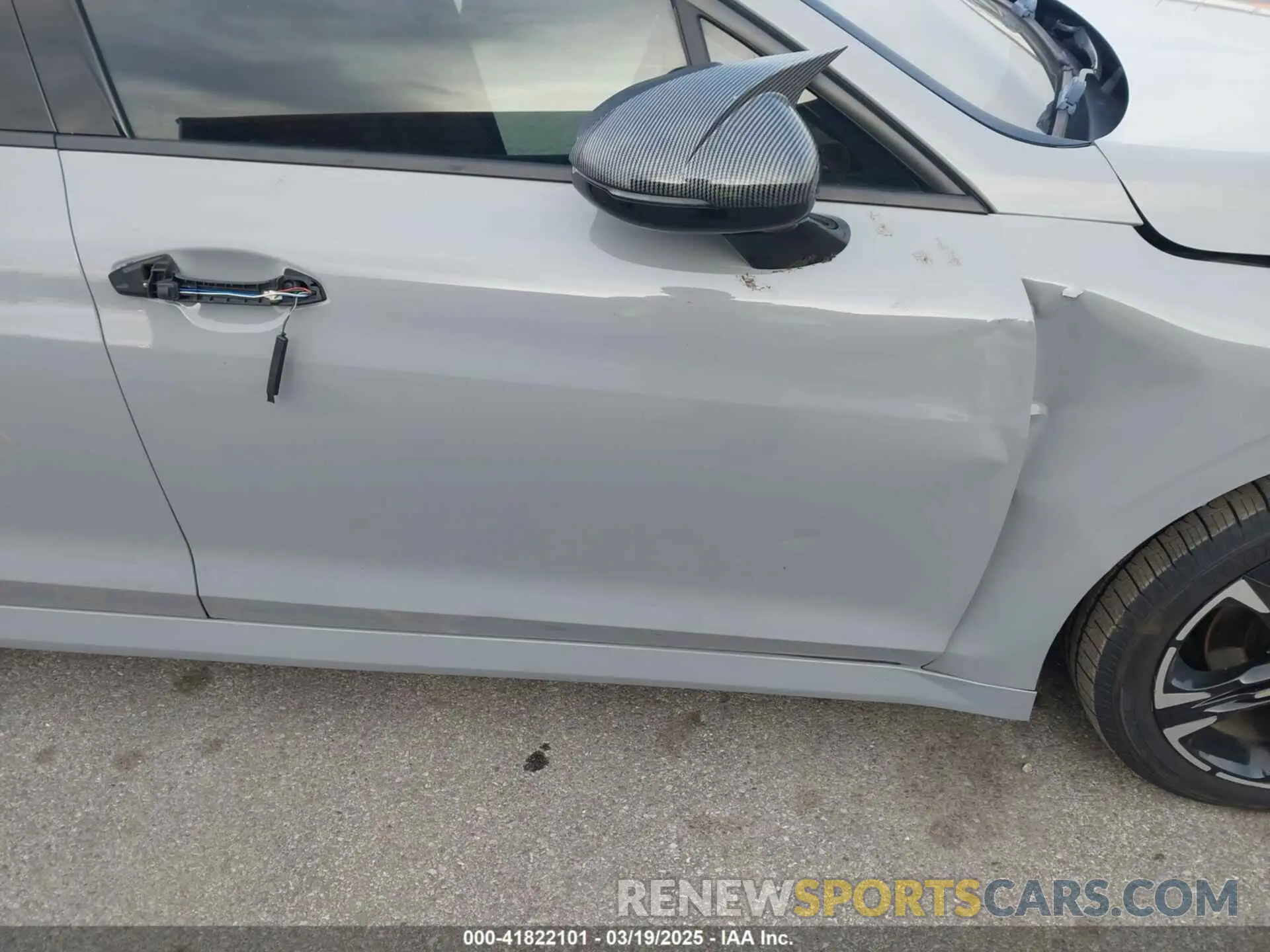 18 Photograph of a damaged car 5XXG64J23MG034300 KIA K5 2021