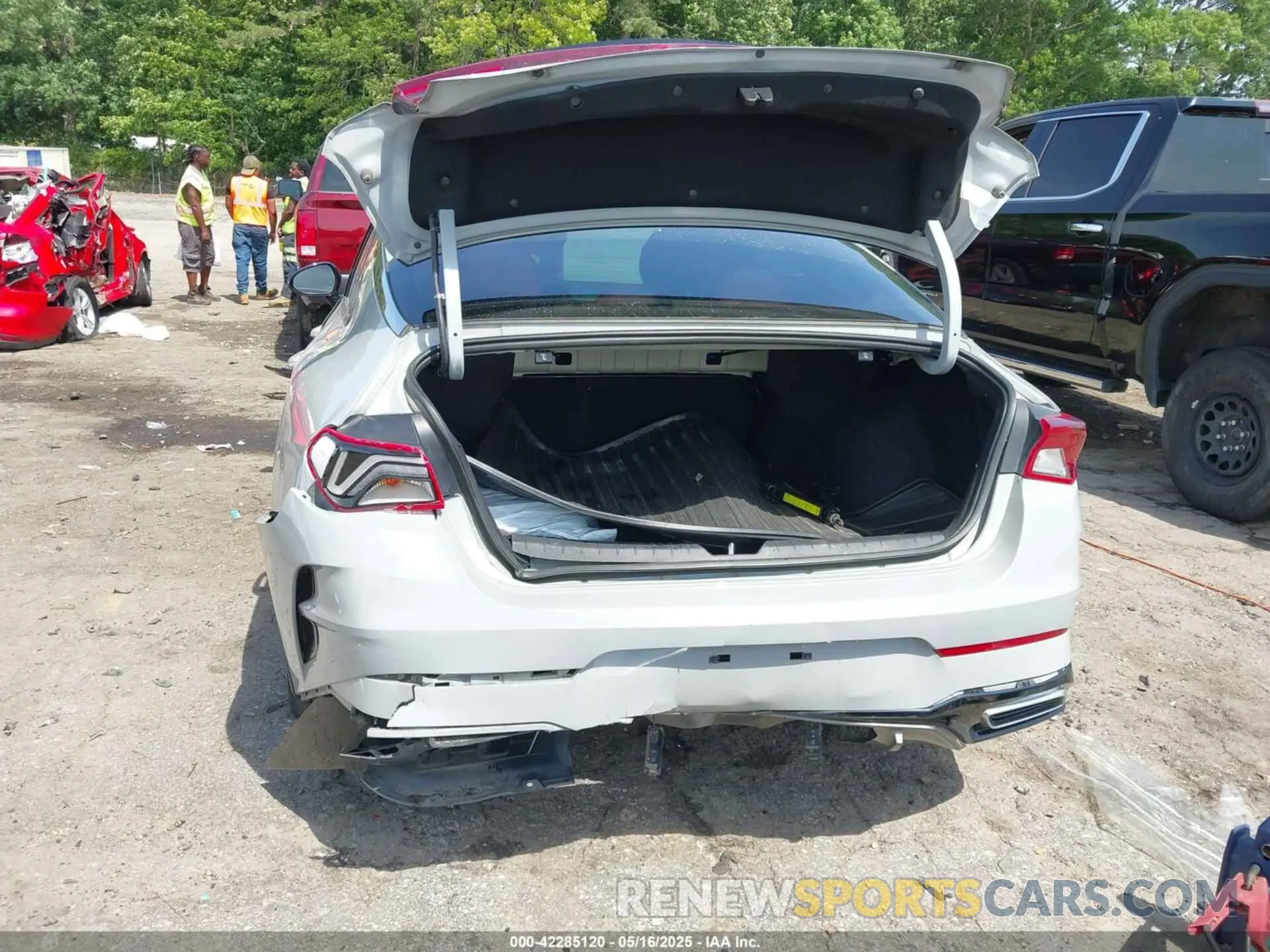 6 Photograph of a damaged car 5XXG64J23MG054059 KIA K5 2021