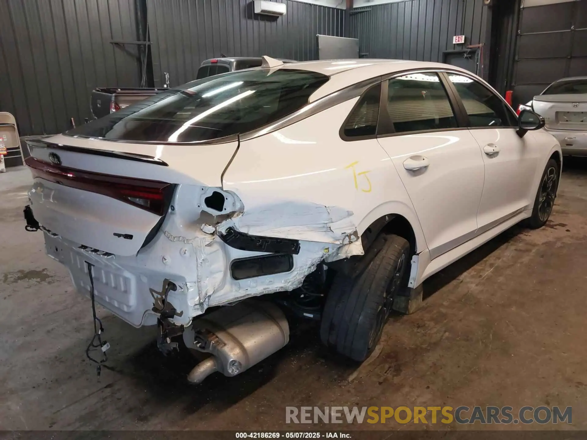 6 Photograph of a damaged car 5XXG64J24MG061165 KIA K5 2021