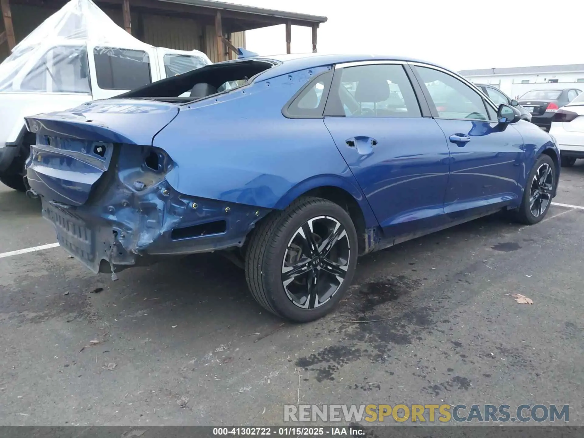 4 Photograph of a damaged car 5XXG64J25MG004294 KIA K5 2021