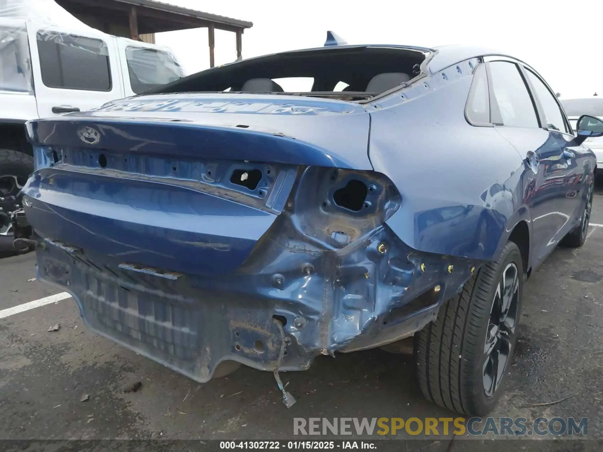 6 Photograph of a damaged car 5XXG64J25MG004294 KIA K5 2021