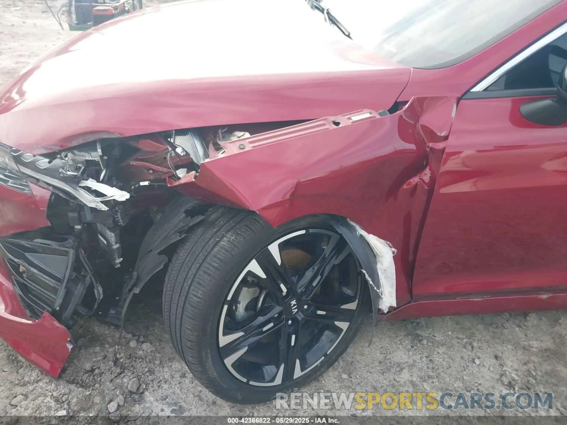 6 Photograph of a damaged car 5XXG64J25MG056993 KIA K5 2021