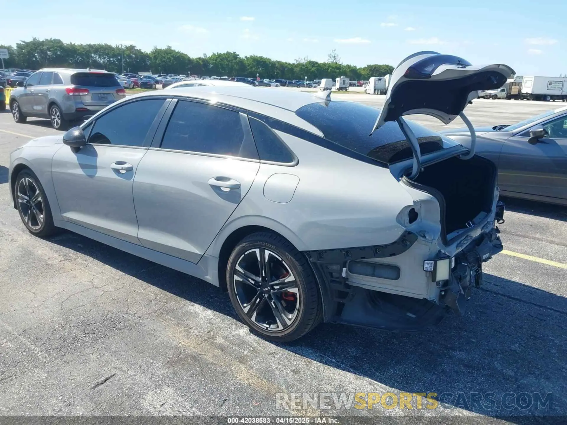 3 Photograph of a damaged car 5XXG64J26MG019015 KIA K5 2021