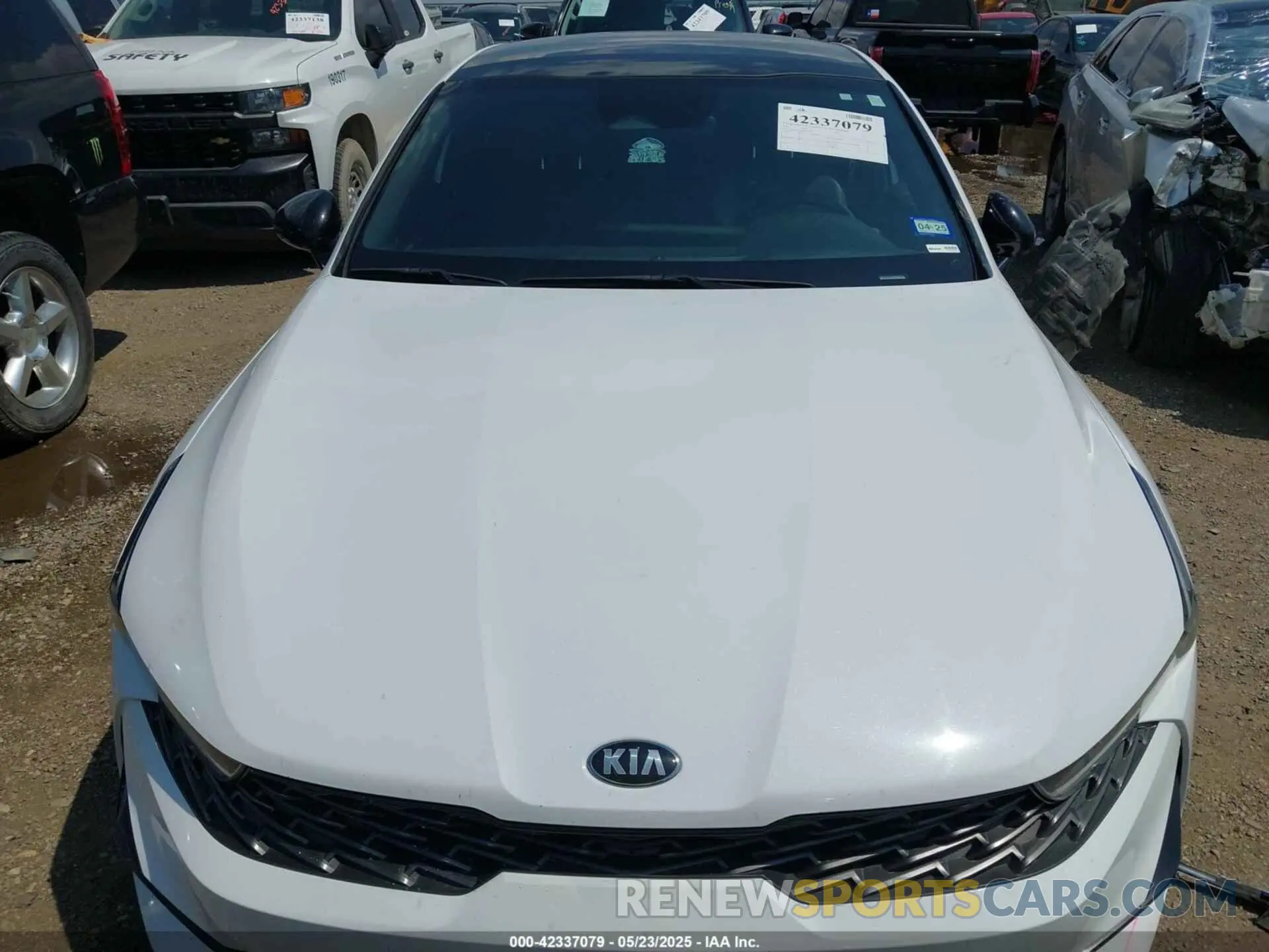 11 Photograph of a damaged car 5XXG64J26MG065718 KIA K5 2021