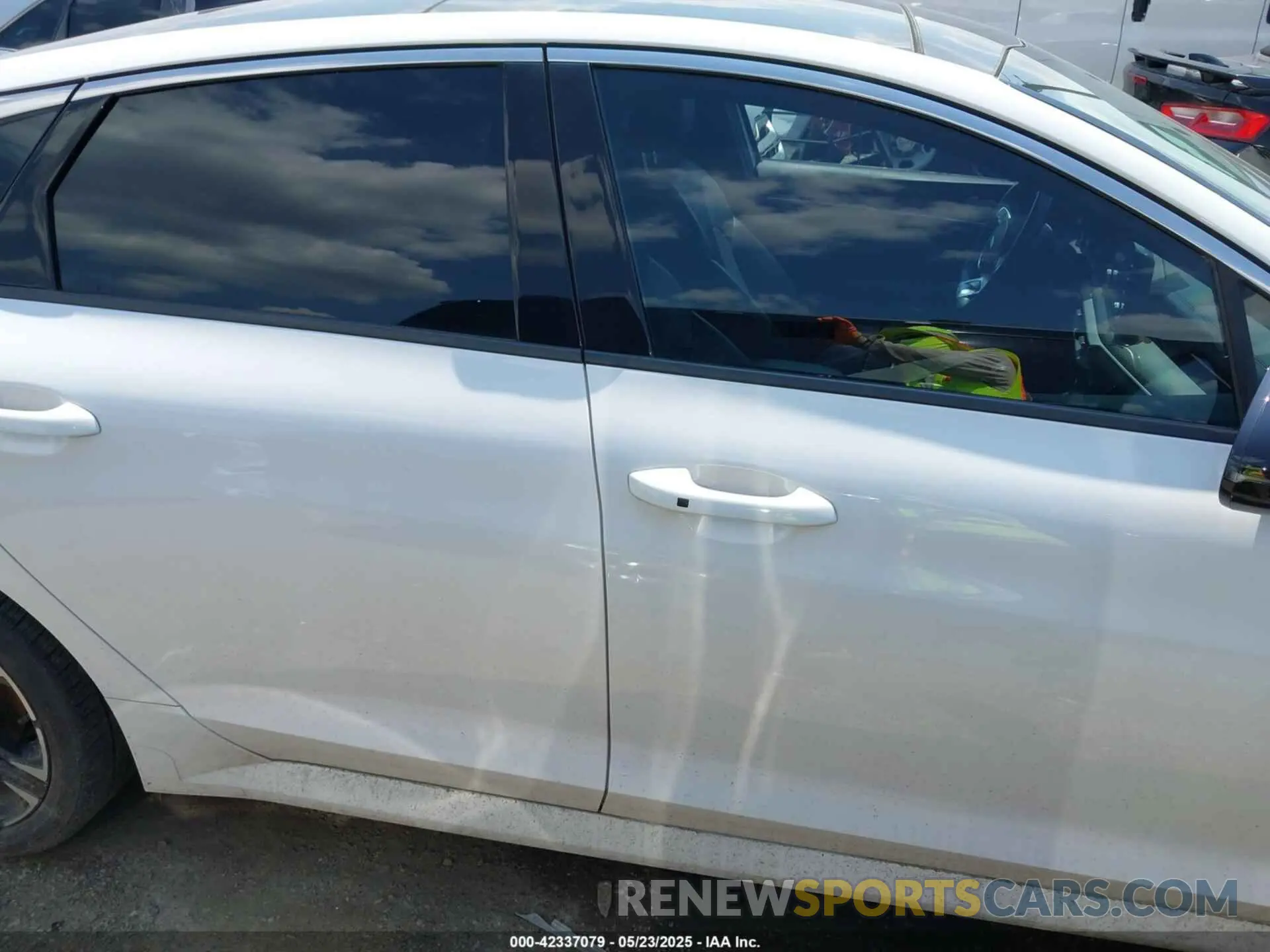 12 Photograph of a damaged car 5XXG64J26MG065718 KIA K5 2021