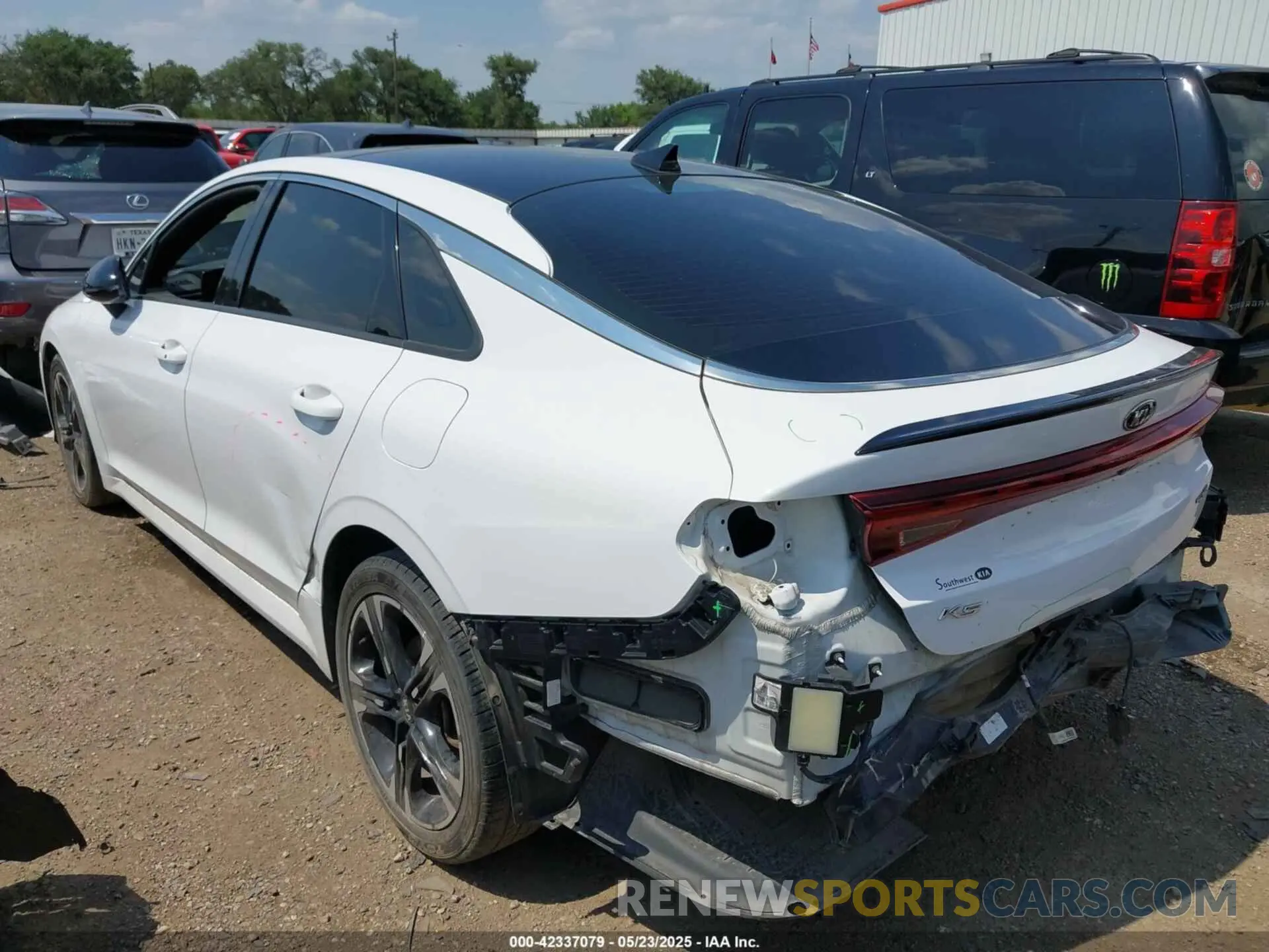 3 Photograph of a damaged car 5XXG64J26MG065718 KIA K5 2021