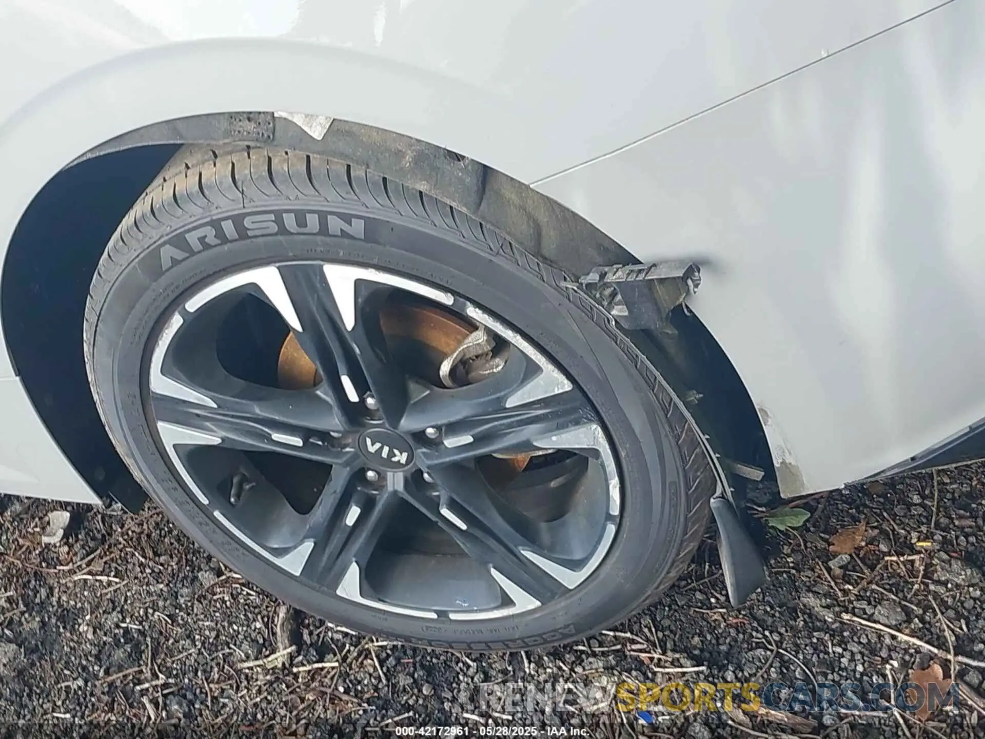 18 Photograph of a damaged car 5XXG64J27MG017595 KIA K5 2021